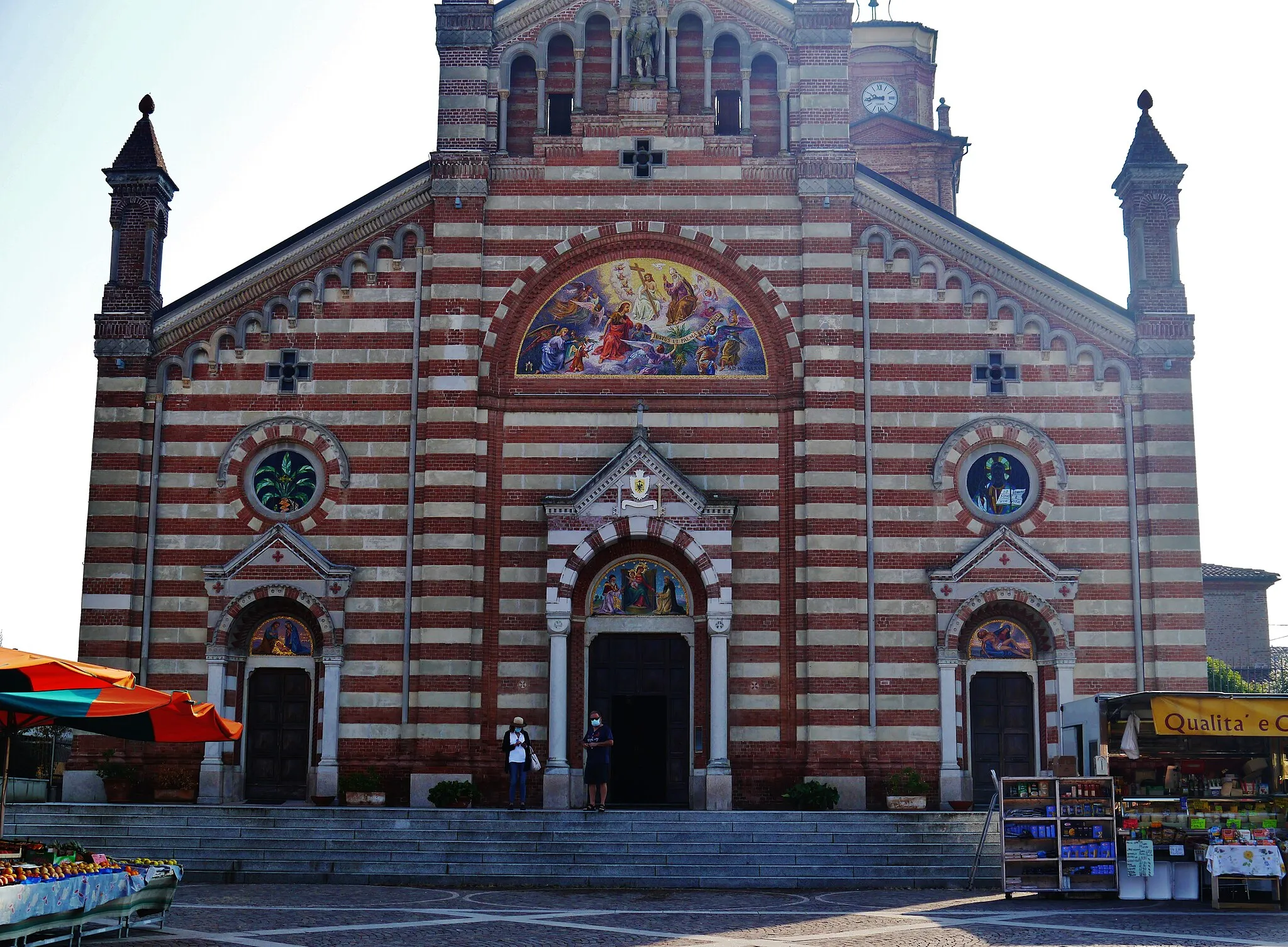 Photo showing: Facade of the Basilica of St. Dalmatius, Quargnento, Province of Alessandria, Region of Piedmont, Italy