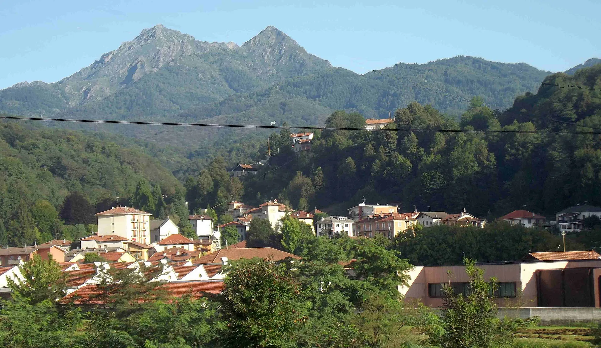 Photo showing: Pray (BI, Italy): panorama; in the background the Monte Barone