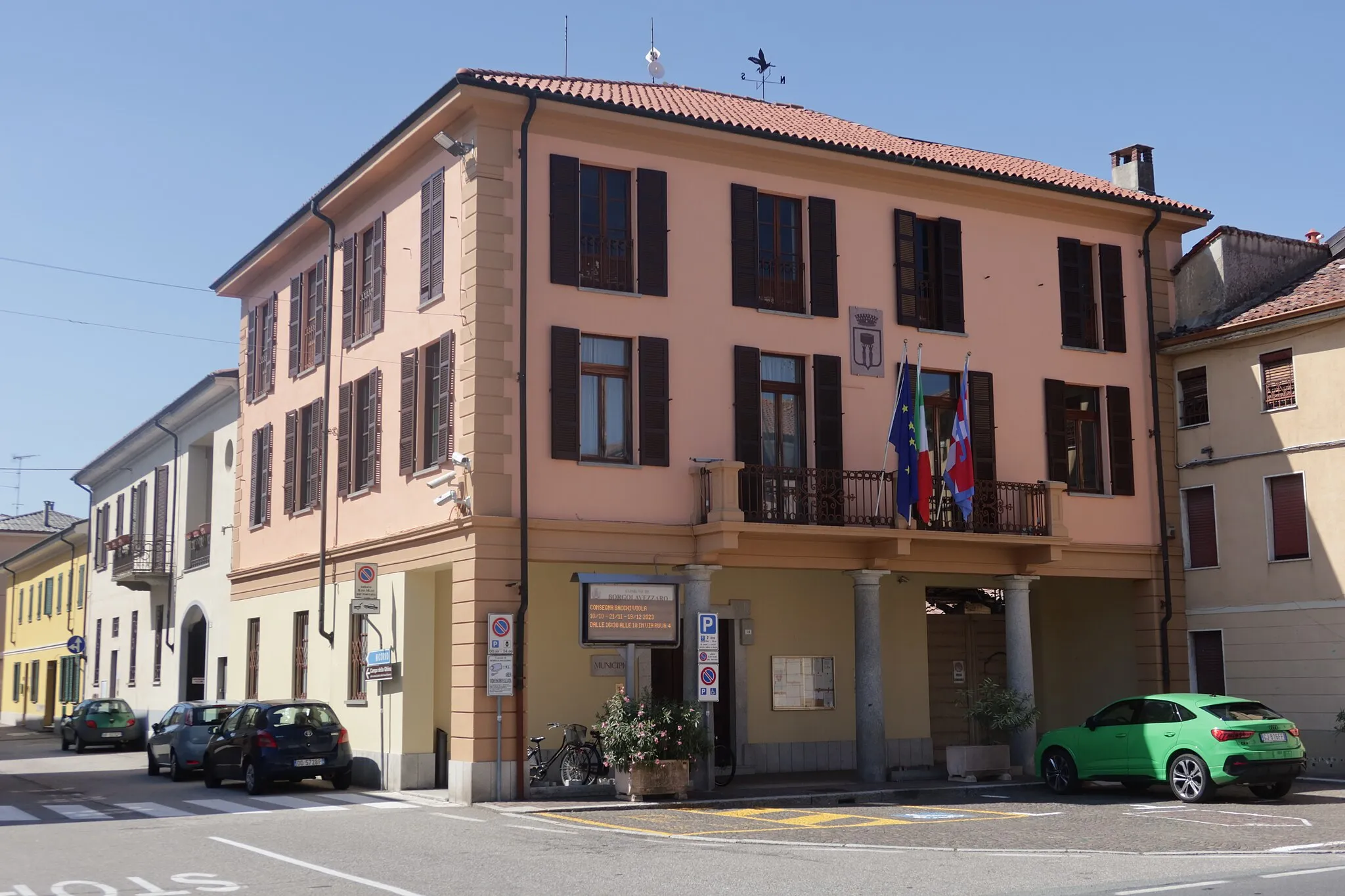 Photo showing: Borgolavezzaro Municipio