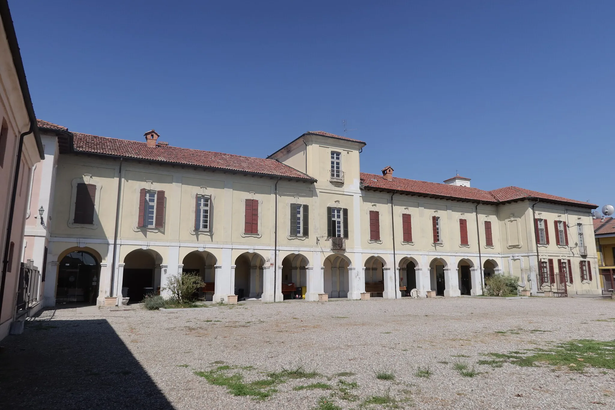 Photo showing: Borgolavezzaro Palazzo Longoni