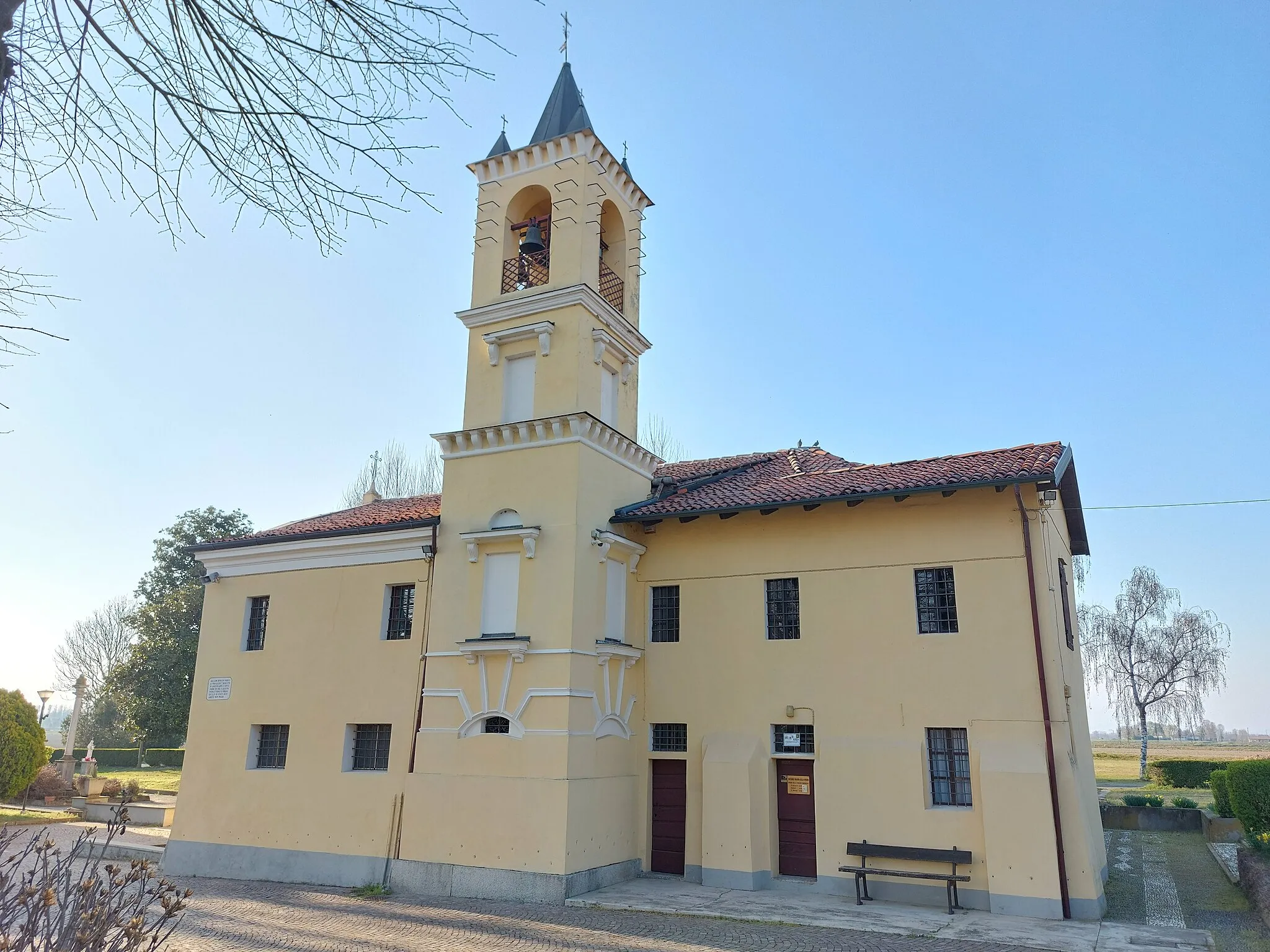 Photo showing: Santuario della Madonna della Fontana (vista del lato sud), San Nazzaro Sesia (NO)