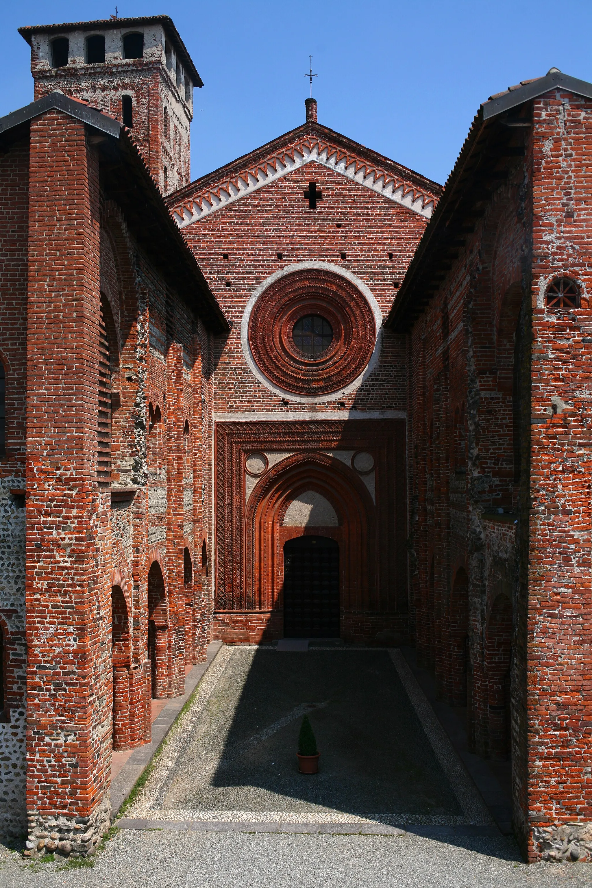 Photo showing: Abbazia di San Nazaro e Celso facciata