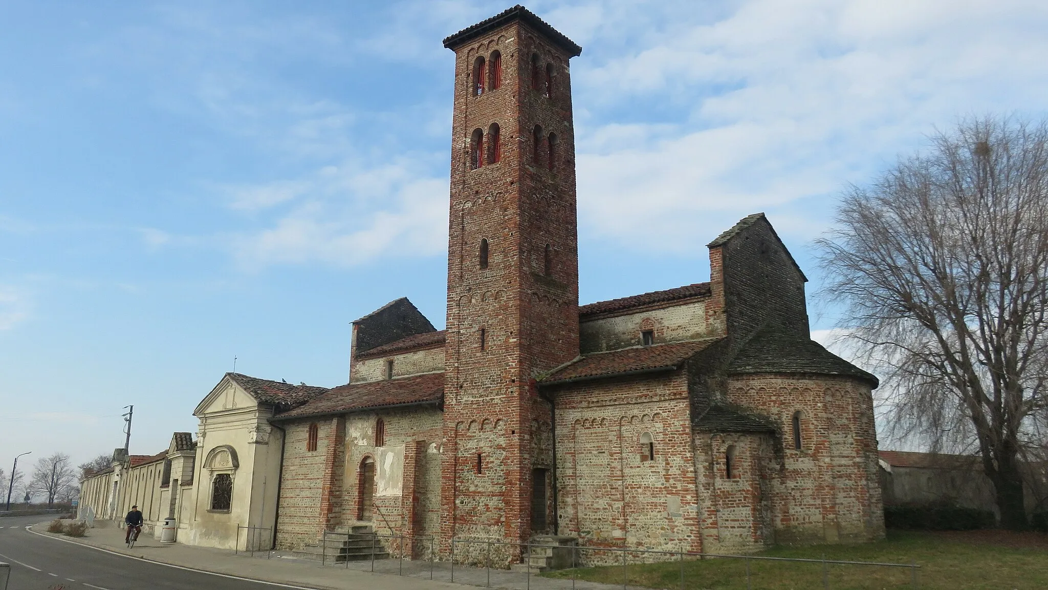 Photo showing: Casalvolone Pieve di San Pietro