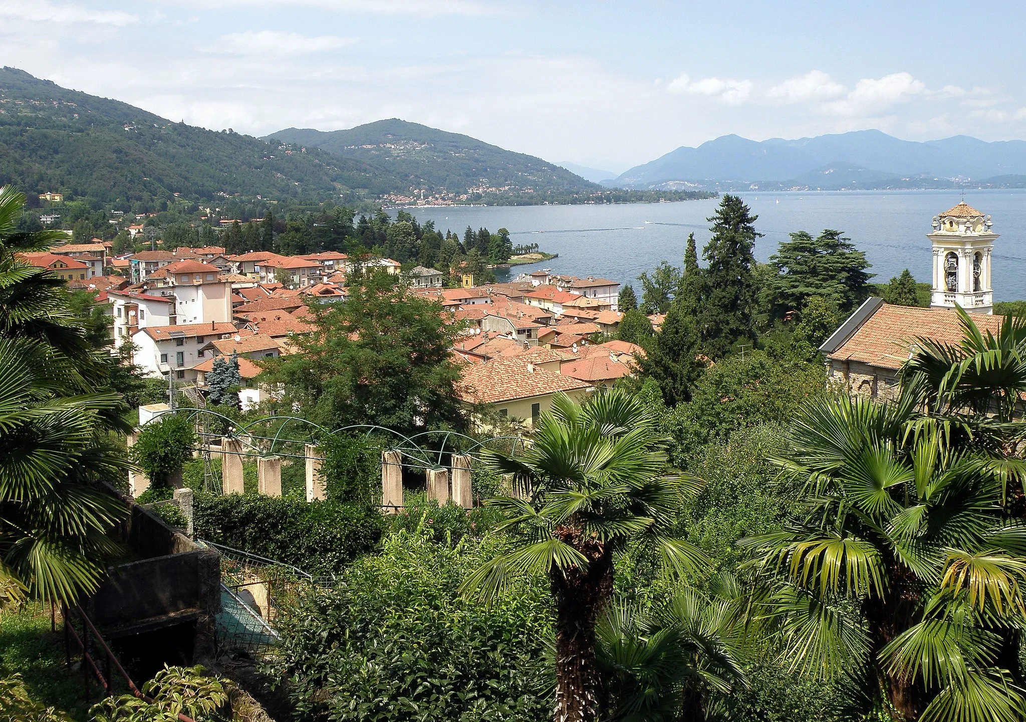 Photo showing: Meina (NO), sul Lago Maggiore. Veduta.
