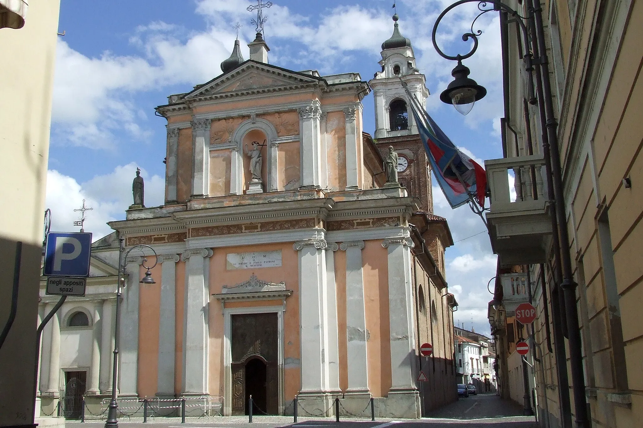 Photo showing: Tronzano Vercellese - Chiesa Parrocchiale SS. Pietro e Paolo