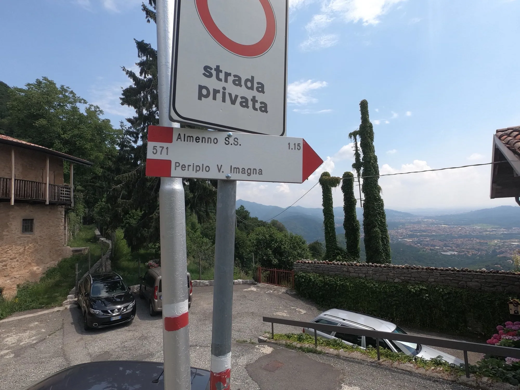 Photo showing: guidepost for openstreetmap