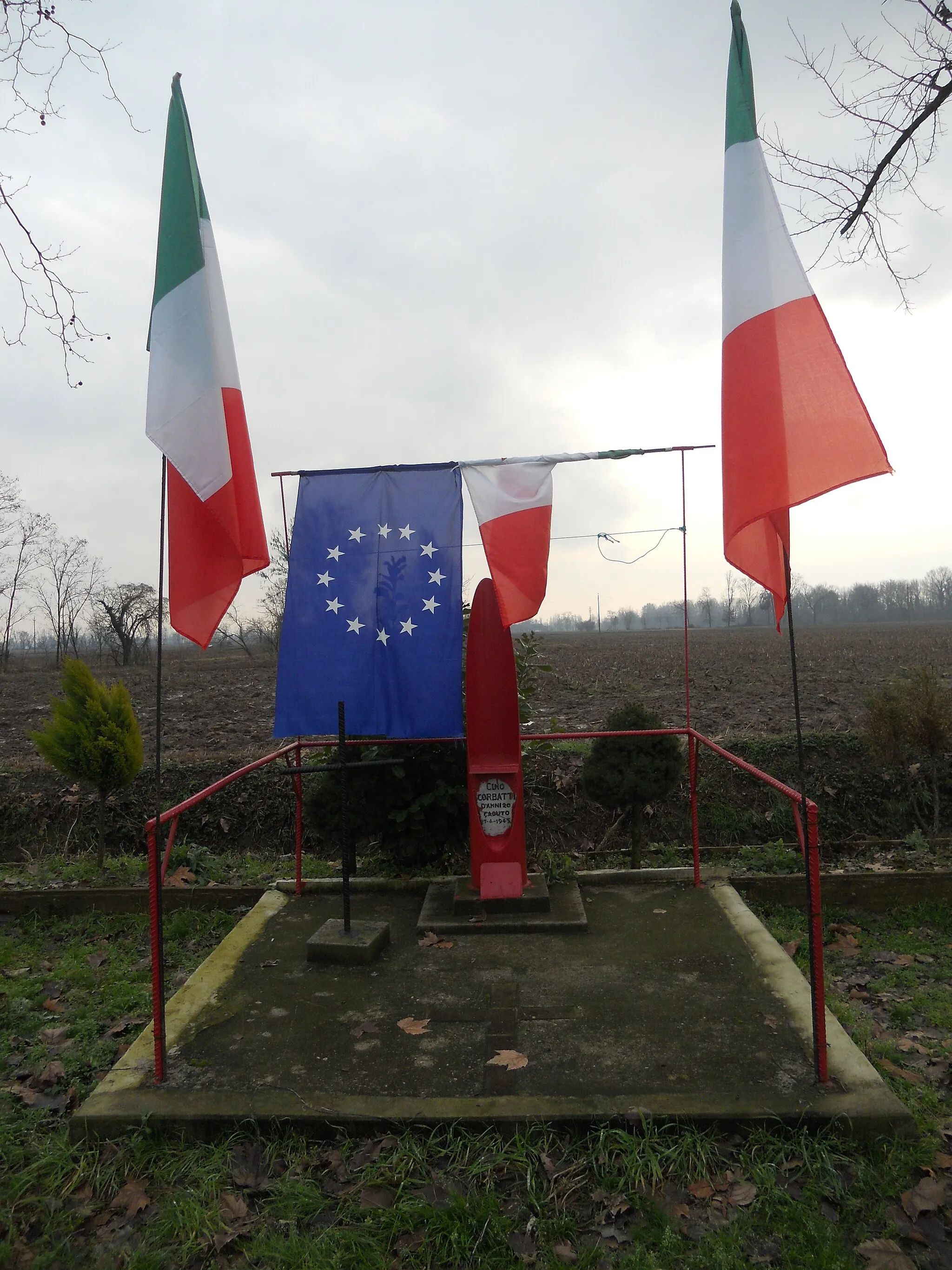 Photo showing: Cippo commemorativo di Scorbati (Gino) Domenico, caduto il 27/04/1945 sulla SP115 nei pressi di Lodi Vecchio (LO)