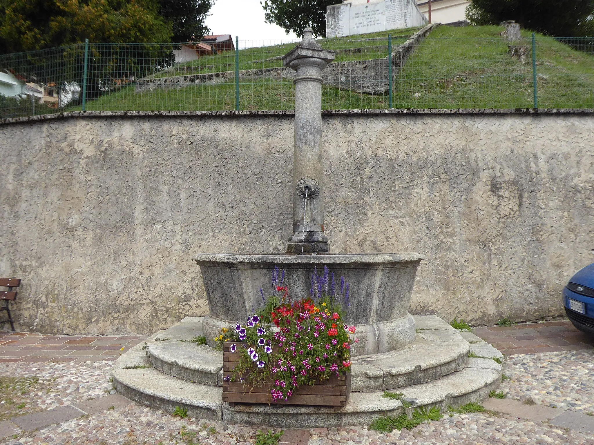 Photo showing: Roncone (Sella Giudicarie, Trentino, Italy) - Fountain