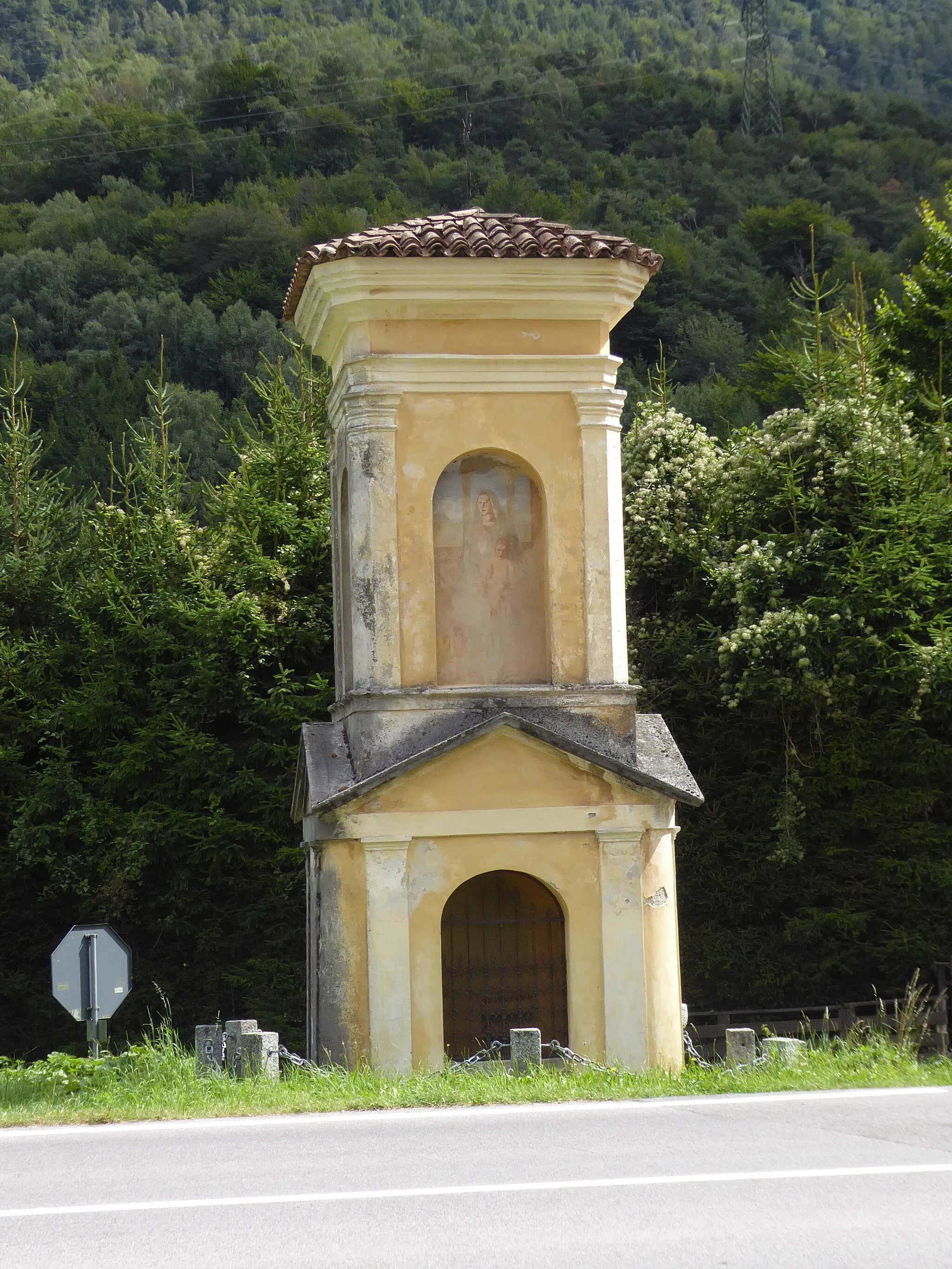 Photo showing: Lardaro (Sella Giudicarie, Trentino, Italy) - Wayside shrine