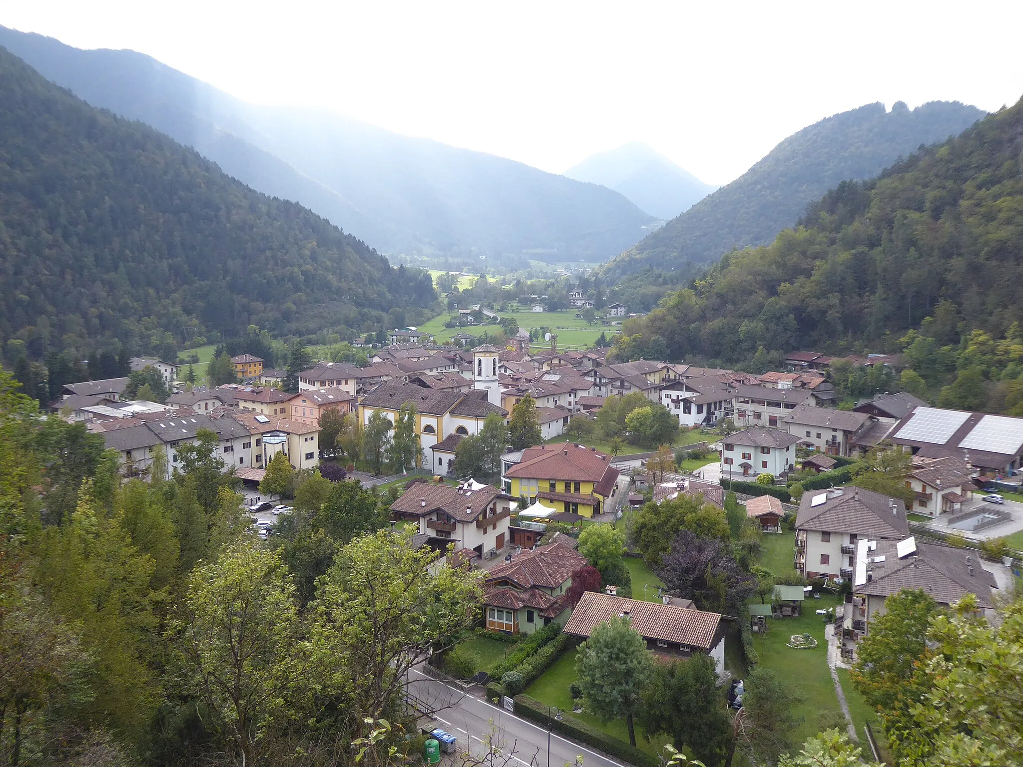 Photo showing: Bezzecca (Ledro, Trentino, Italy) - View from the nearby hill