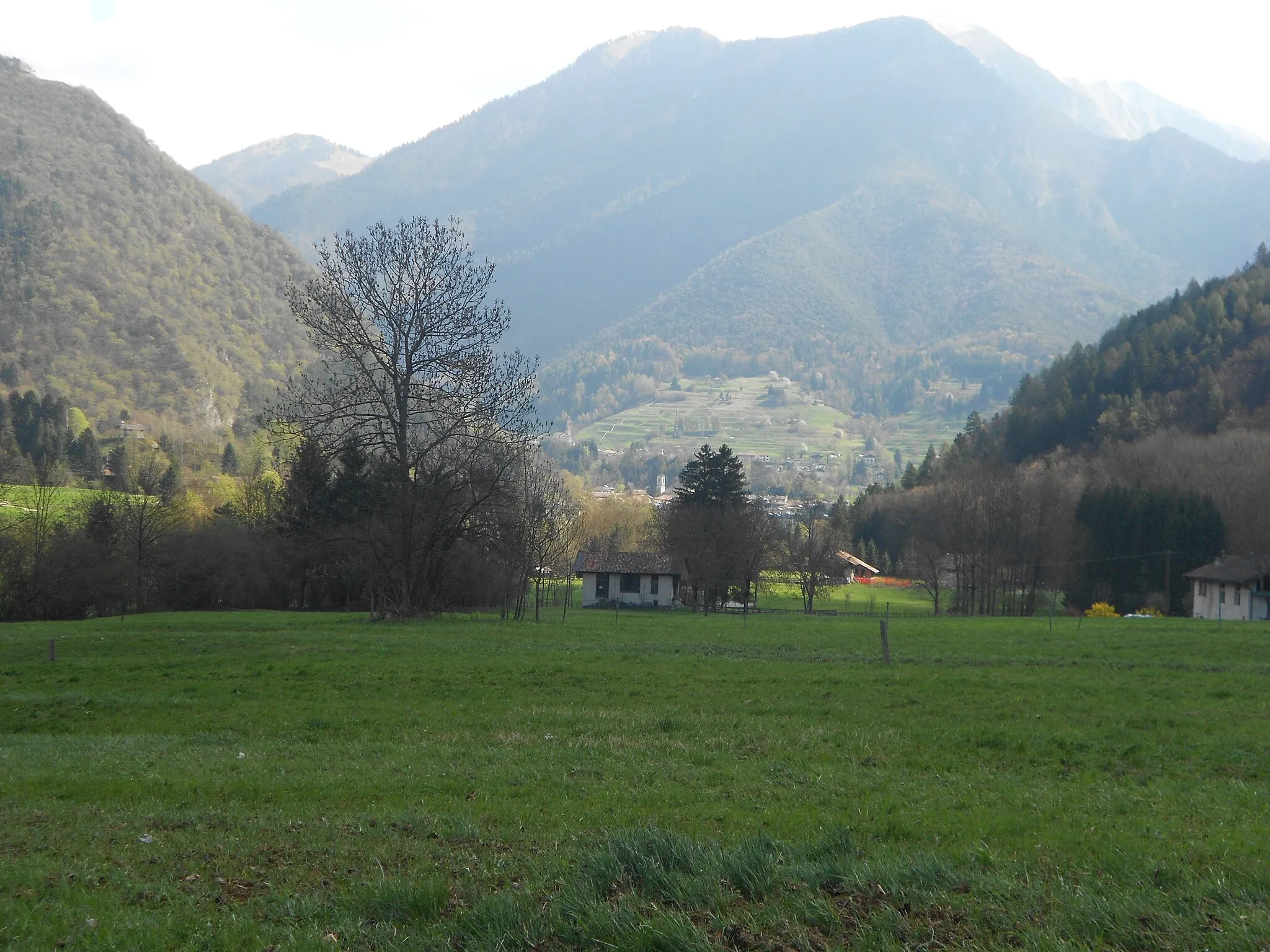 Photo showing: Prati di Santa Lucia in Tiarno di sotto nei quali si è svolta la battaglia di Bezzecca