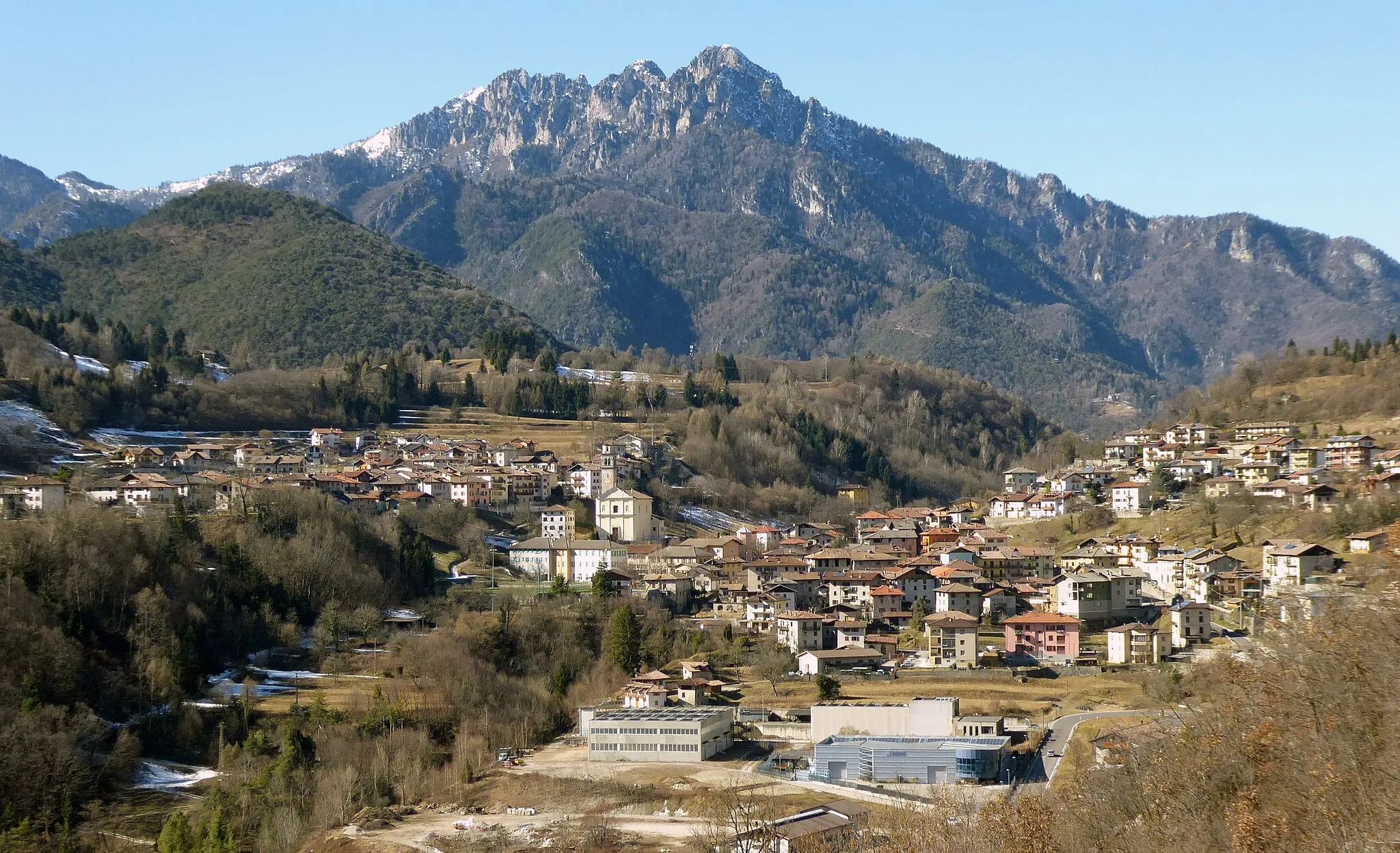 Photo showing: The towns of Legos and Molina di Ledro as seen from the sanctuary of Our Lady of Sorrows of Barcesino (Ledro, Trentino, Italy)