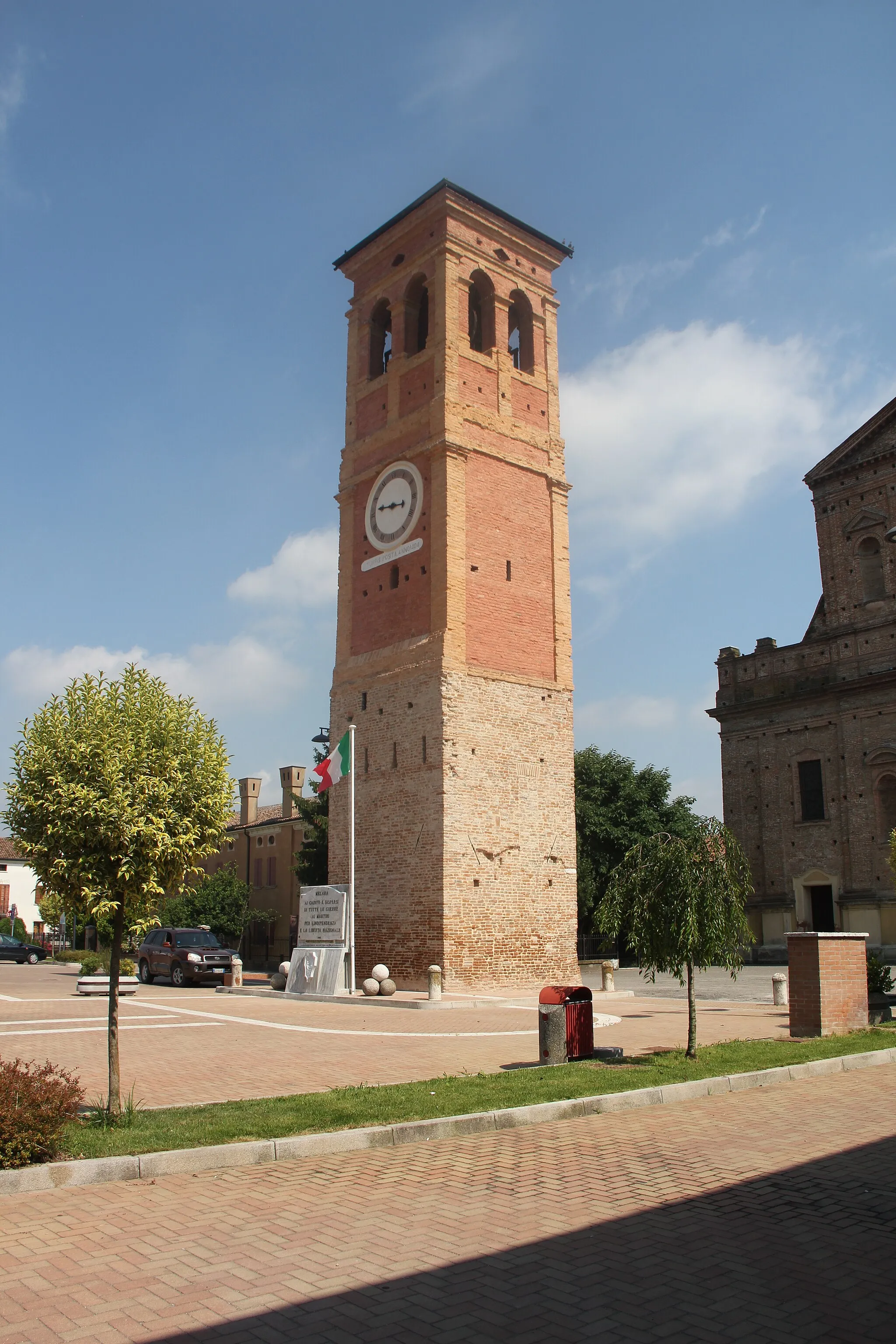 Photo showing: Melara (RO) La torre campanaria