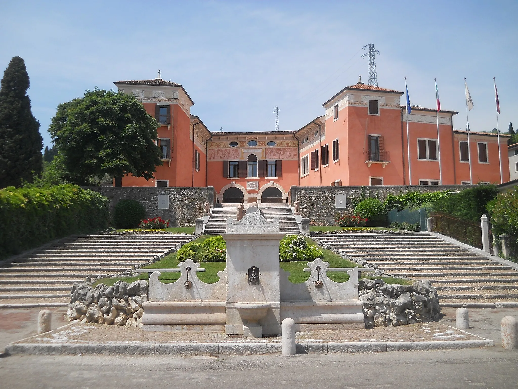 Photo showing: Edificio che ospita la sede del Comune di Sant'Ambrogio di Valpolicella