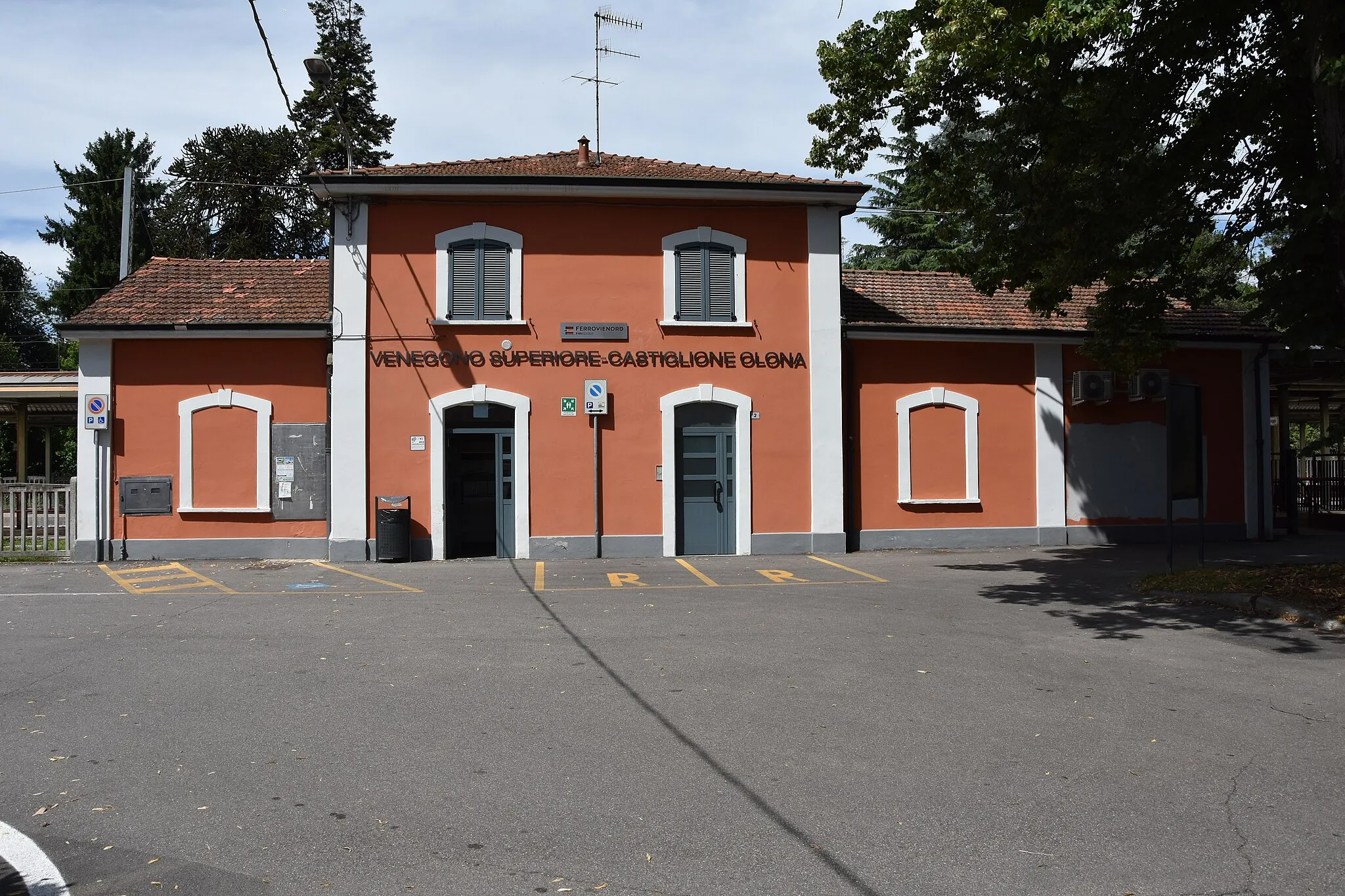 Photo showing: La stazione di Venegono Superiore-Castiglione Olona, situata nel comune di Venegono Superiore, in provincia di Varese.