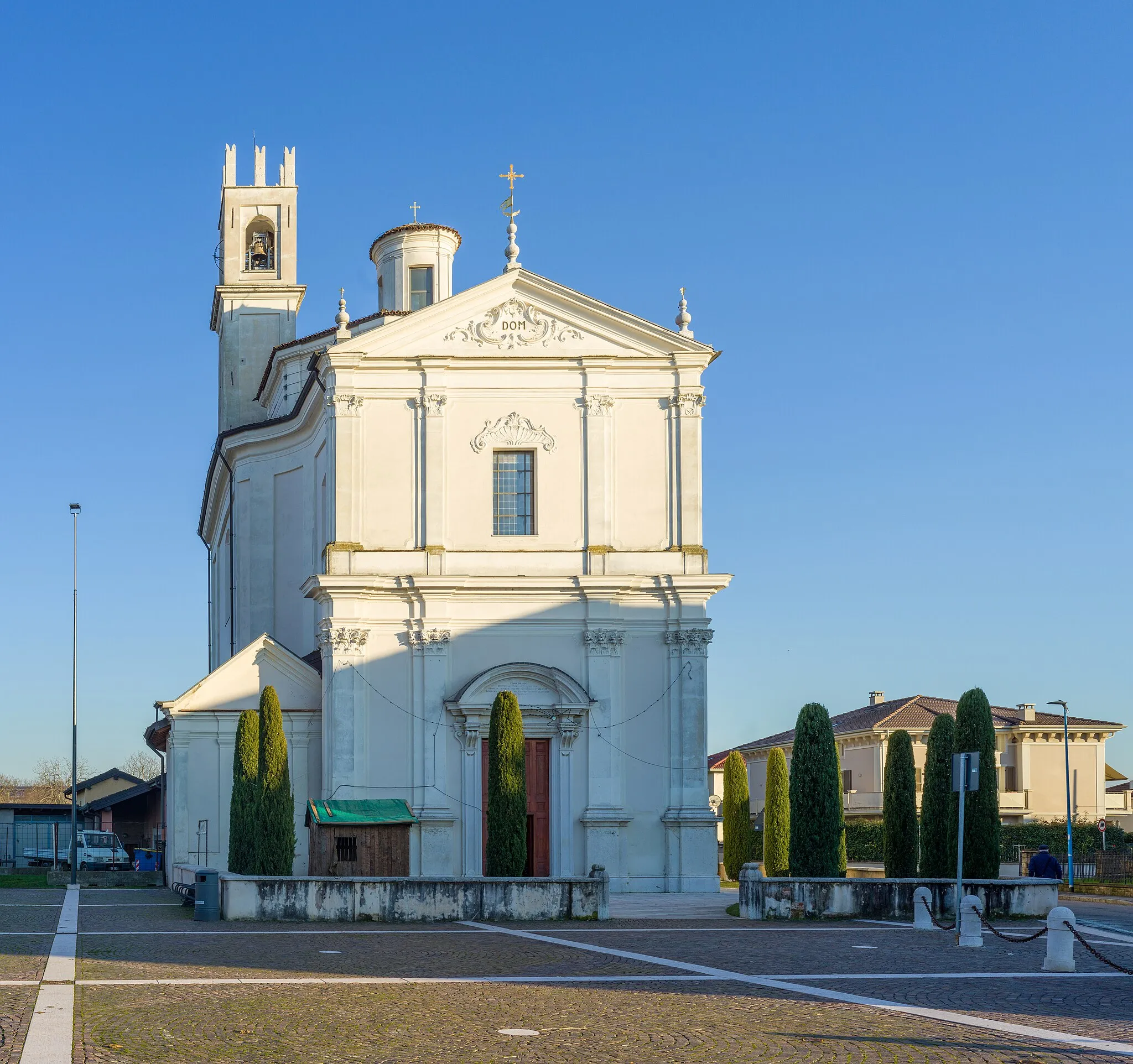 Photo showing: Facade of the Chiesa di San Silvestro church in Folzano, Brescia.