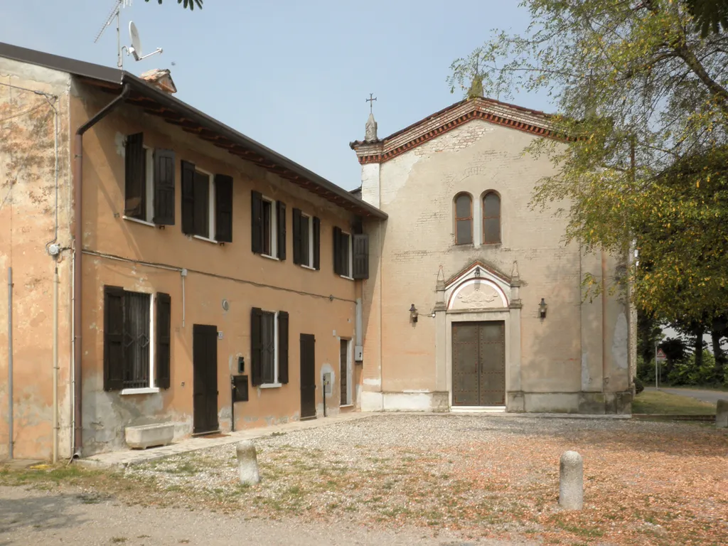 Photo showing: L’oratorio di Sant’Ilarione a Barbuzzera, frazione di Dovera.
