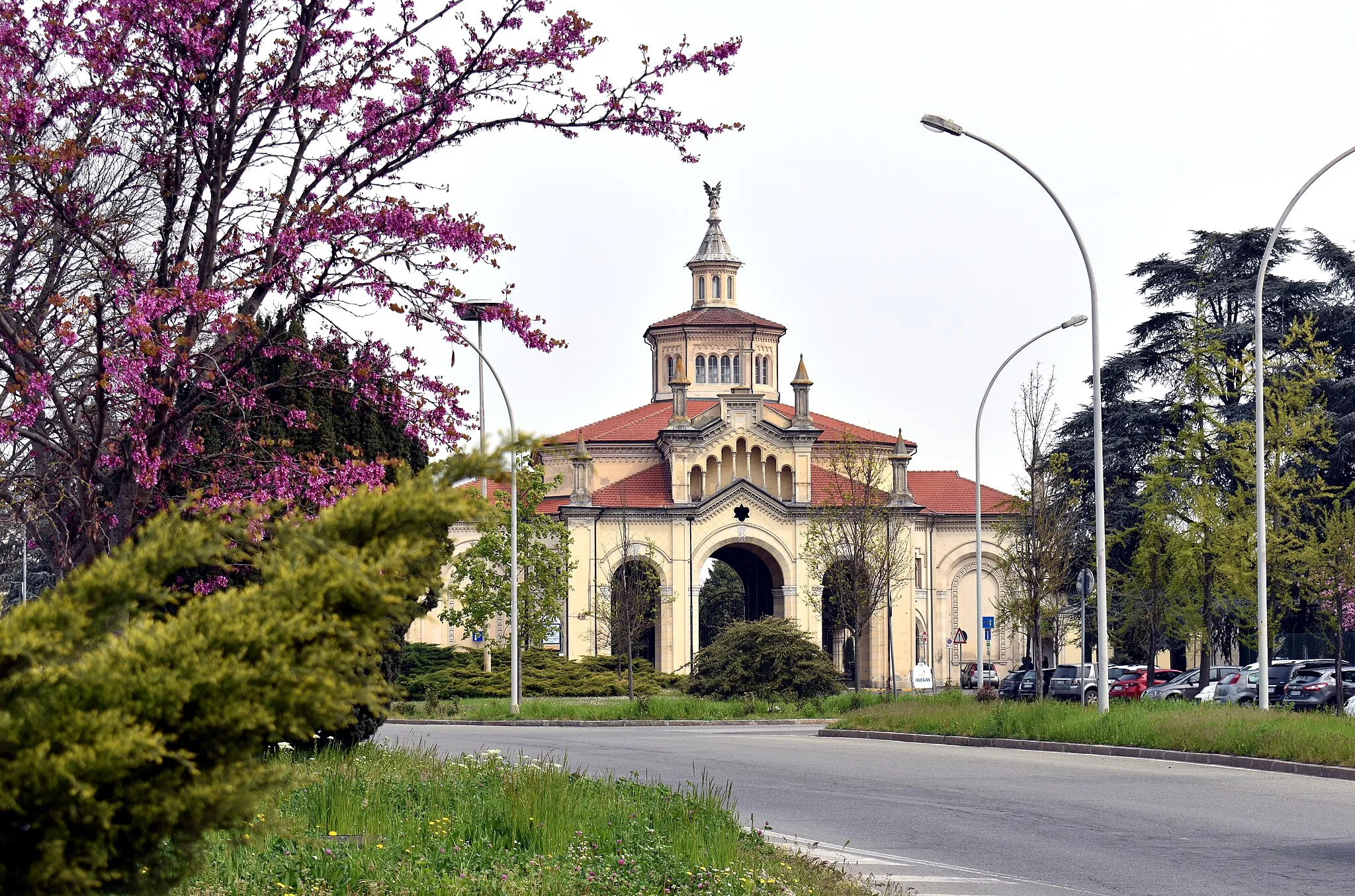 Photo showing: main entrance, Cimitero Urbano di Alessandria, Italy