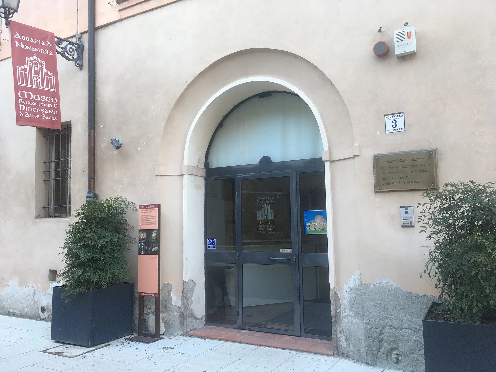 Photo showing: Ingresso del Museo benedettino e diocesano di Nonantola