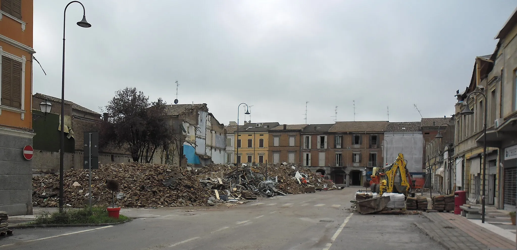 Photo showing: Soquànt palàs dla via garibaldi a Cuncòrdia crudâ śò dòp al taramòt