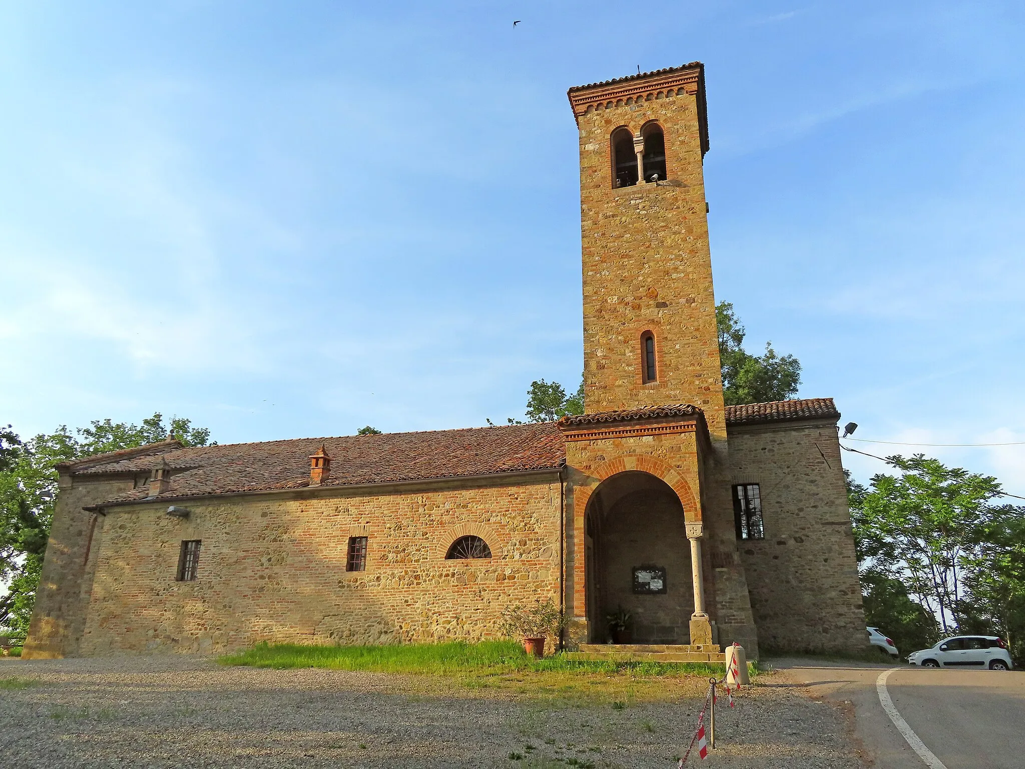 Photo showing: Lato sud della chiesa dei Santi Gervasio e Protasio