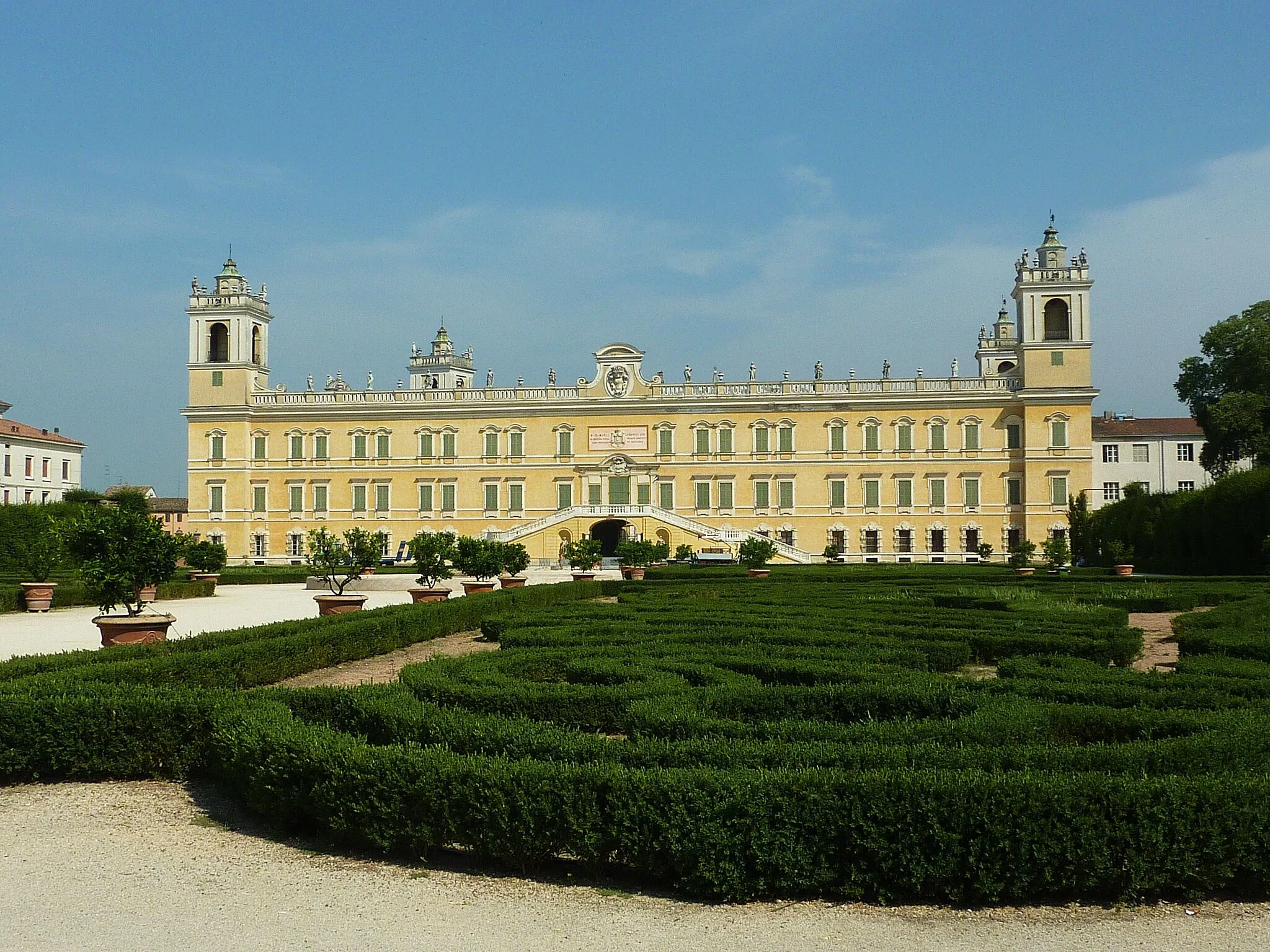 Photo showing: Baroque parterre gardens of the Ducal Palace of Colorno - in Parma, Emilia-Romagna.
