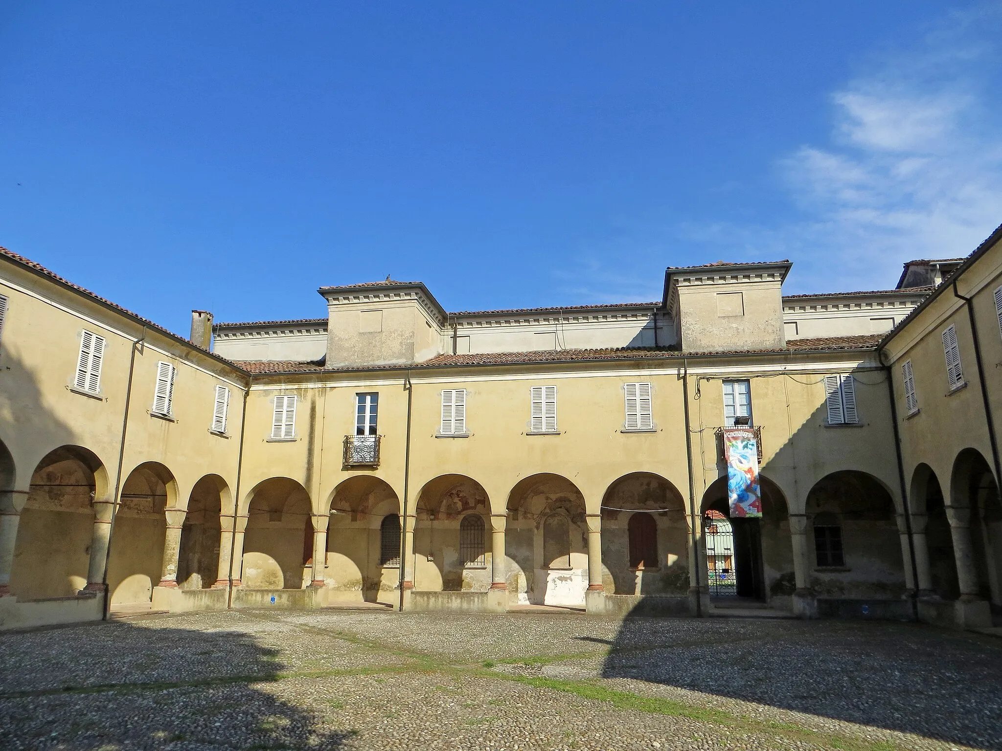 Photo showing: Convento dei Domenicani (Zibello) - lato sud-est del chiostro