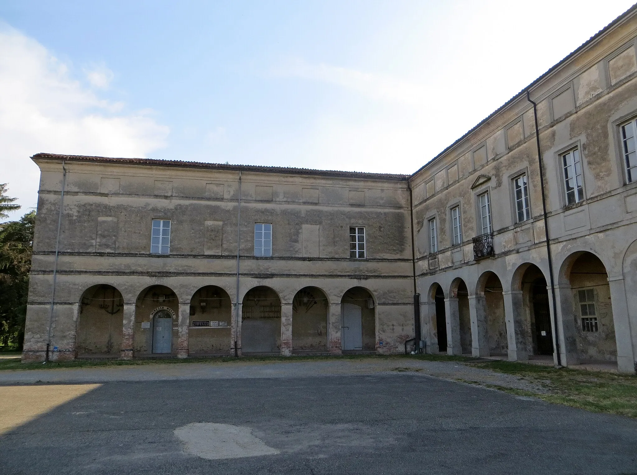 Photo showing: Convento dei Domenicani (Zibello) - ala sud-est e facciata posteriore