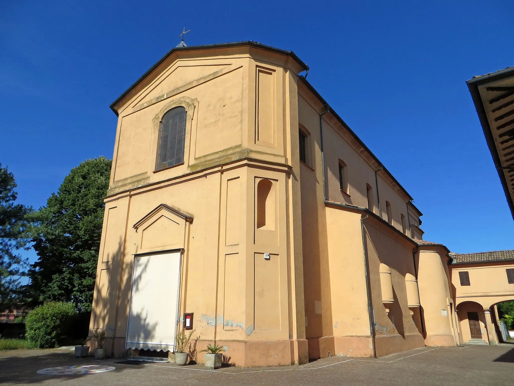 Photo showing: Chiesa di San Michele (Trecasali) - facciata e lato sud