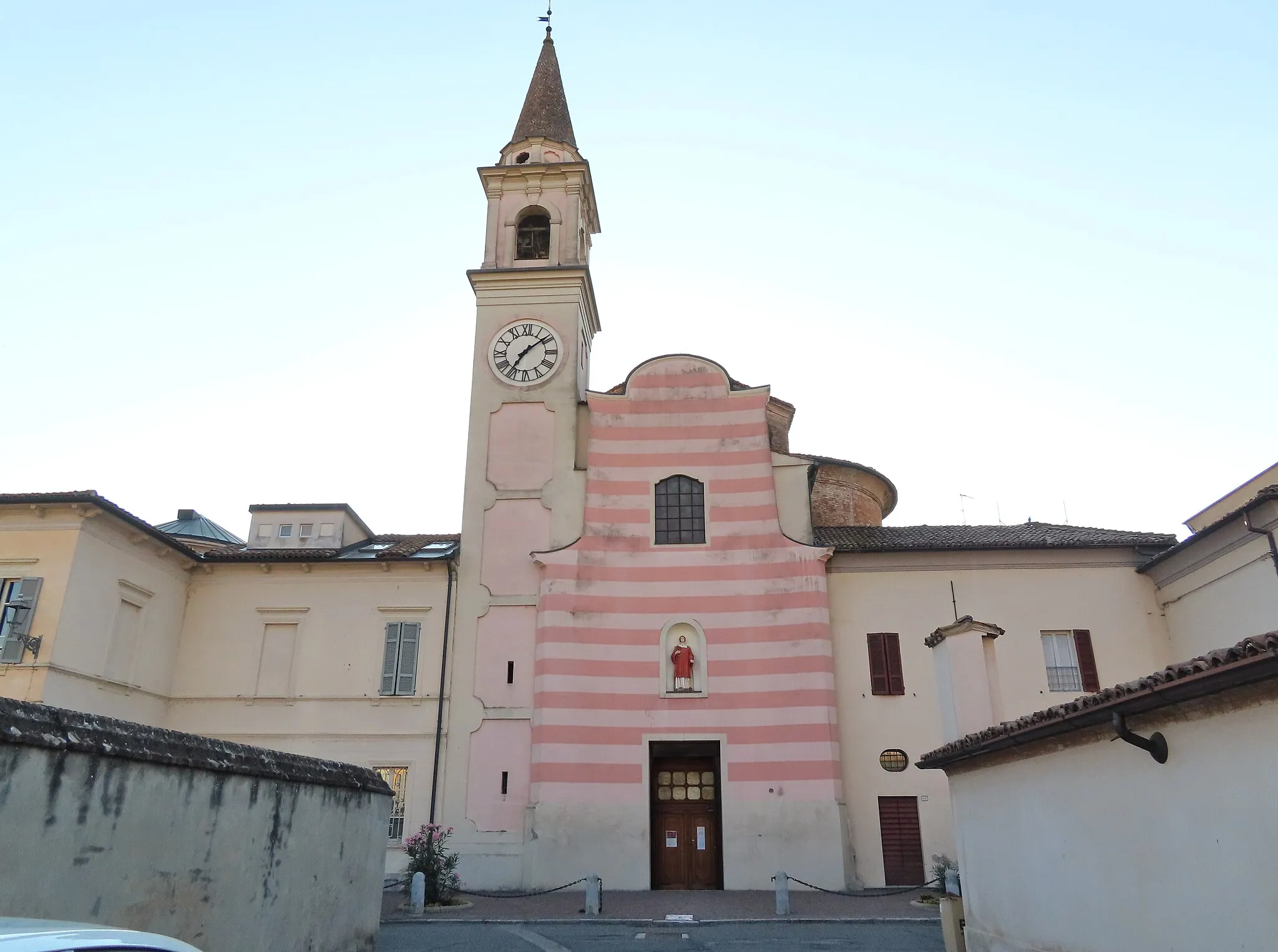 Photo showing: Facciata della chiesa di San Lorenzo