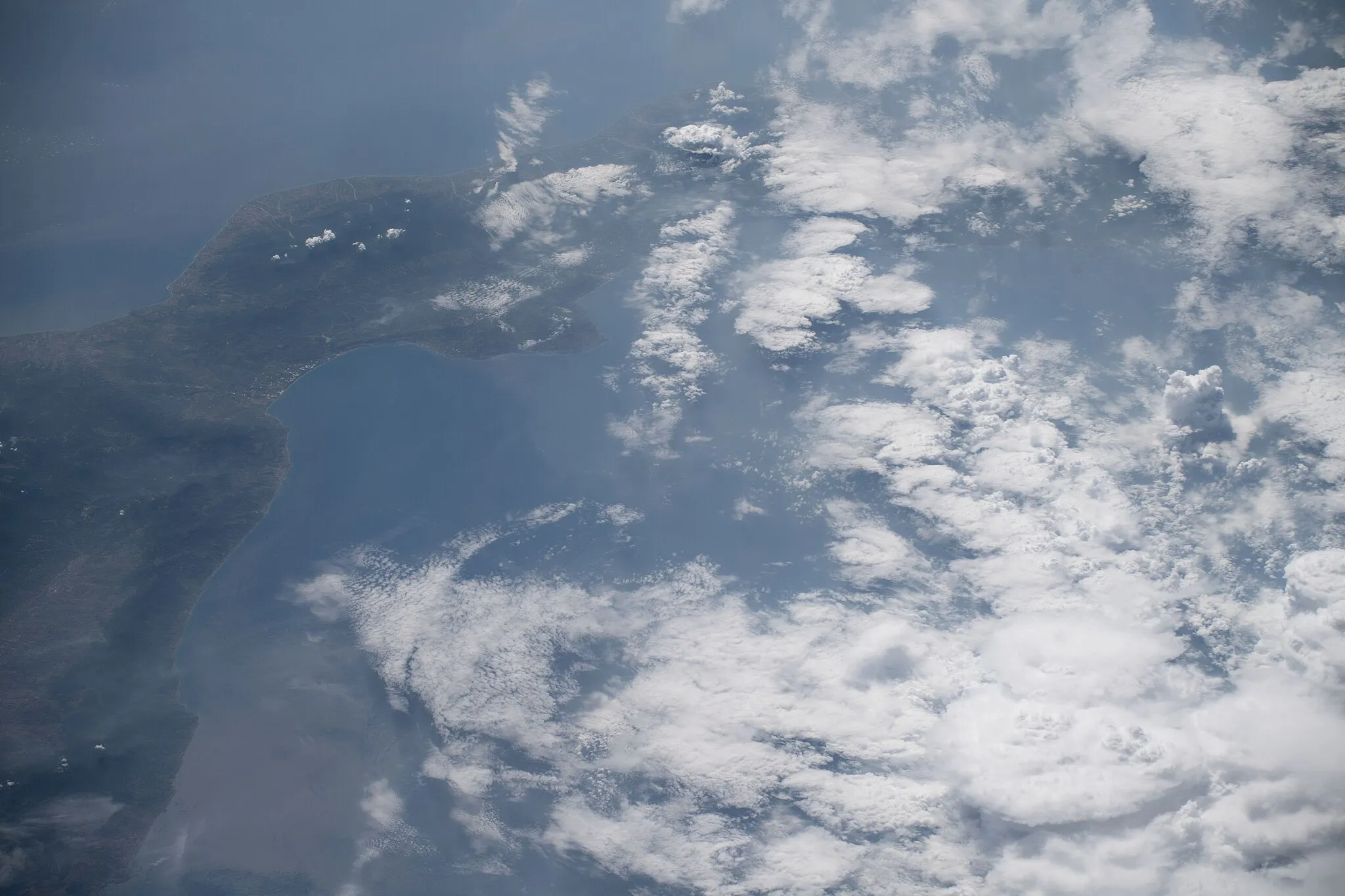 Photo showing: View of Earth taken during ISS Expedition 60.