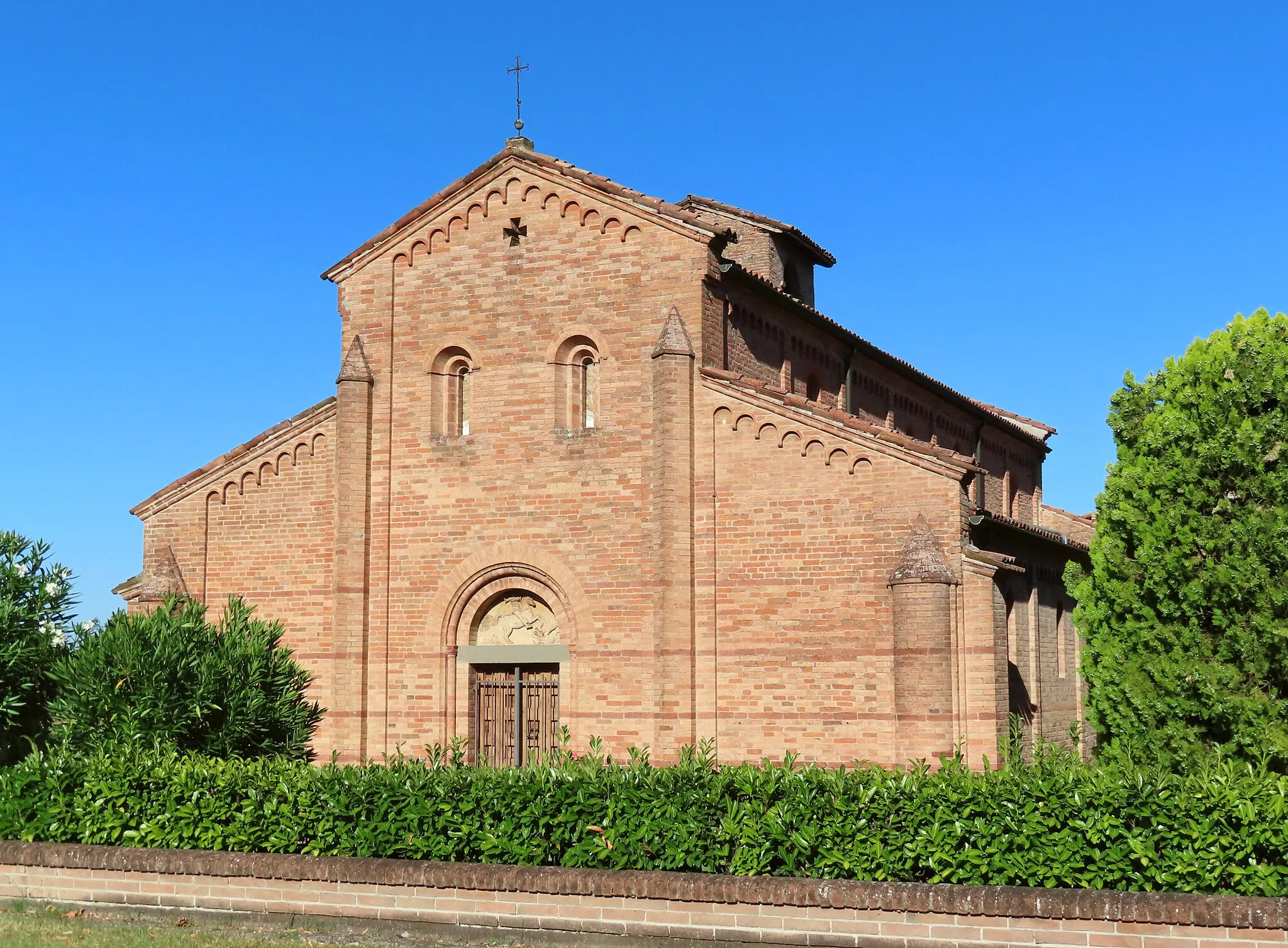 Photo showing: Facciata e lato sud dell'oratorio di San Giorgio