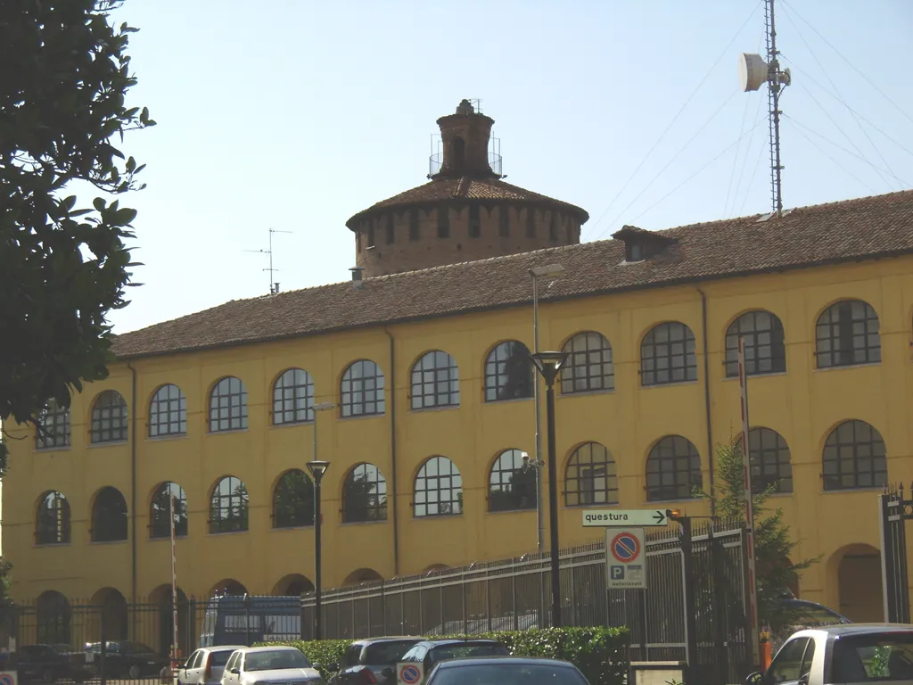 Photo showing: Vista del cortile del Castello Visconteo di Lodi