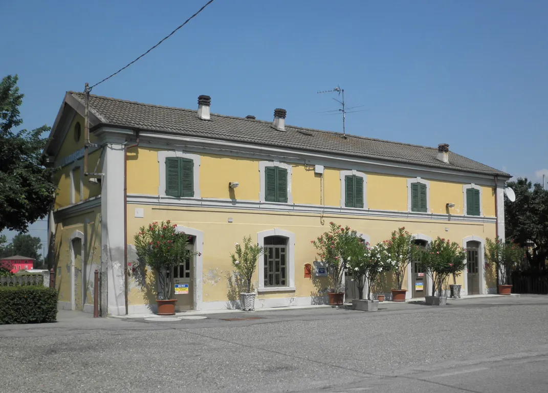 Photo showing: Stazione ferroviaria di Gazzo-Pieve San Giacomo
