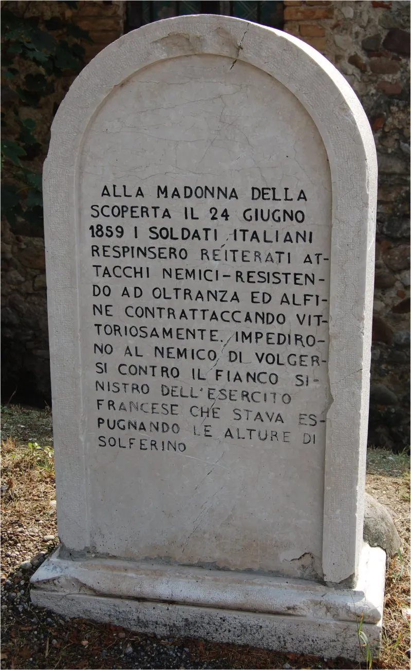 Photo showing: Memorial stone of the Battle of Madonna della Scoperta, fought June 24, 1859 in the great Battle of Solferino and San Martino.