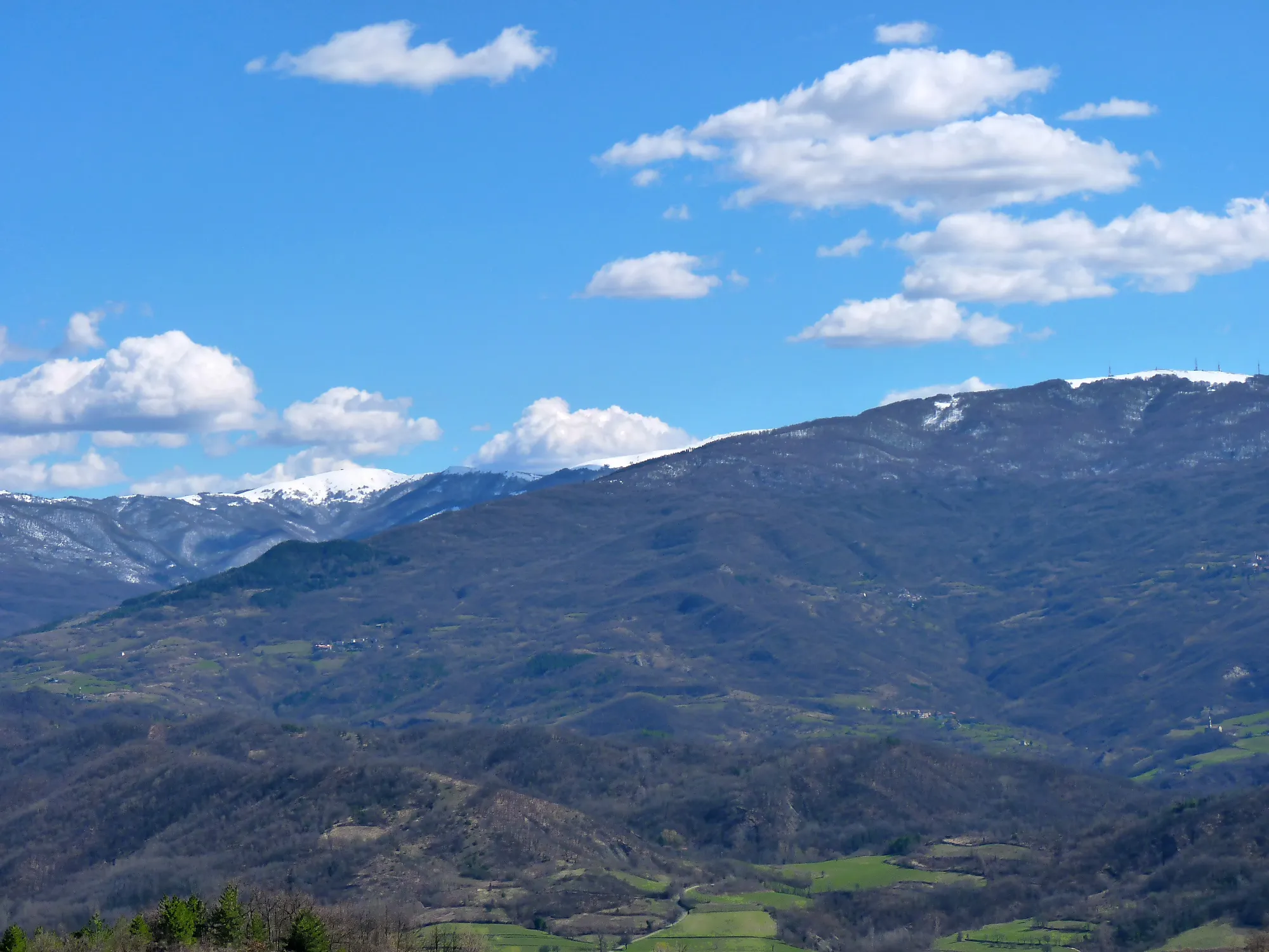 Photo showing: Giarolo a destra e Chiappo a sinistra, dai pressi di Musigliano