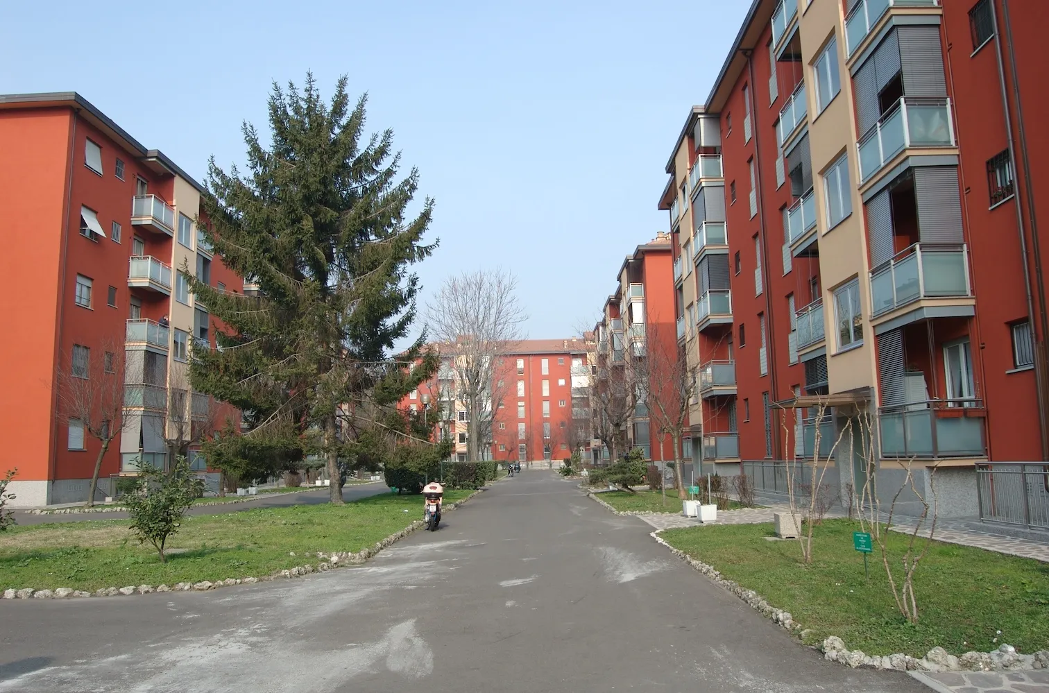 Photo showing: Case quartiere Gallaratese, via Quarenghi, Milano