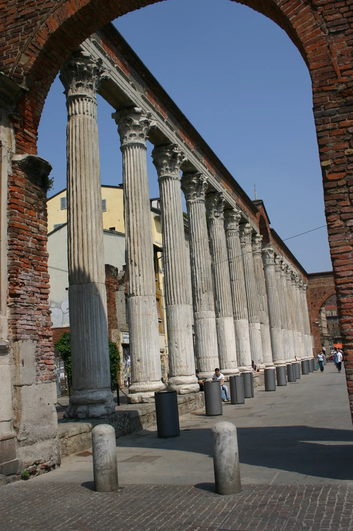 Photo showing: The Columns of San Lorenzo in Milan, Italy. Picture by Giovanni Dall'Orto, May 18 2007.