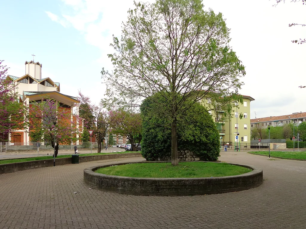 Photo showing: Milano, piazza Madonna della Provvidenza a Quinto Romano.