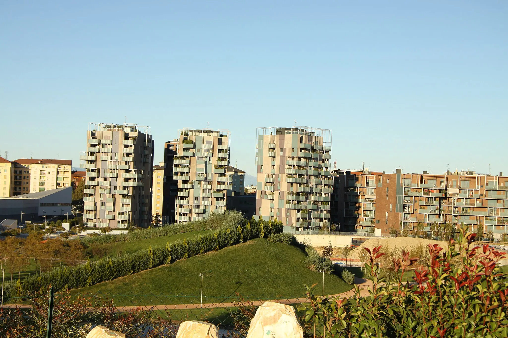 Photo showing: Vista dall'alto del parco e dei palazzi del Portello.