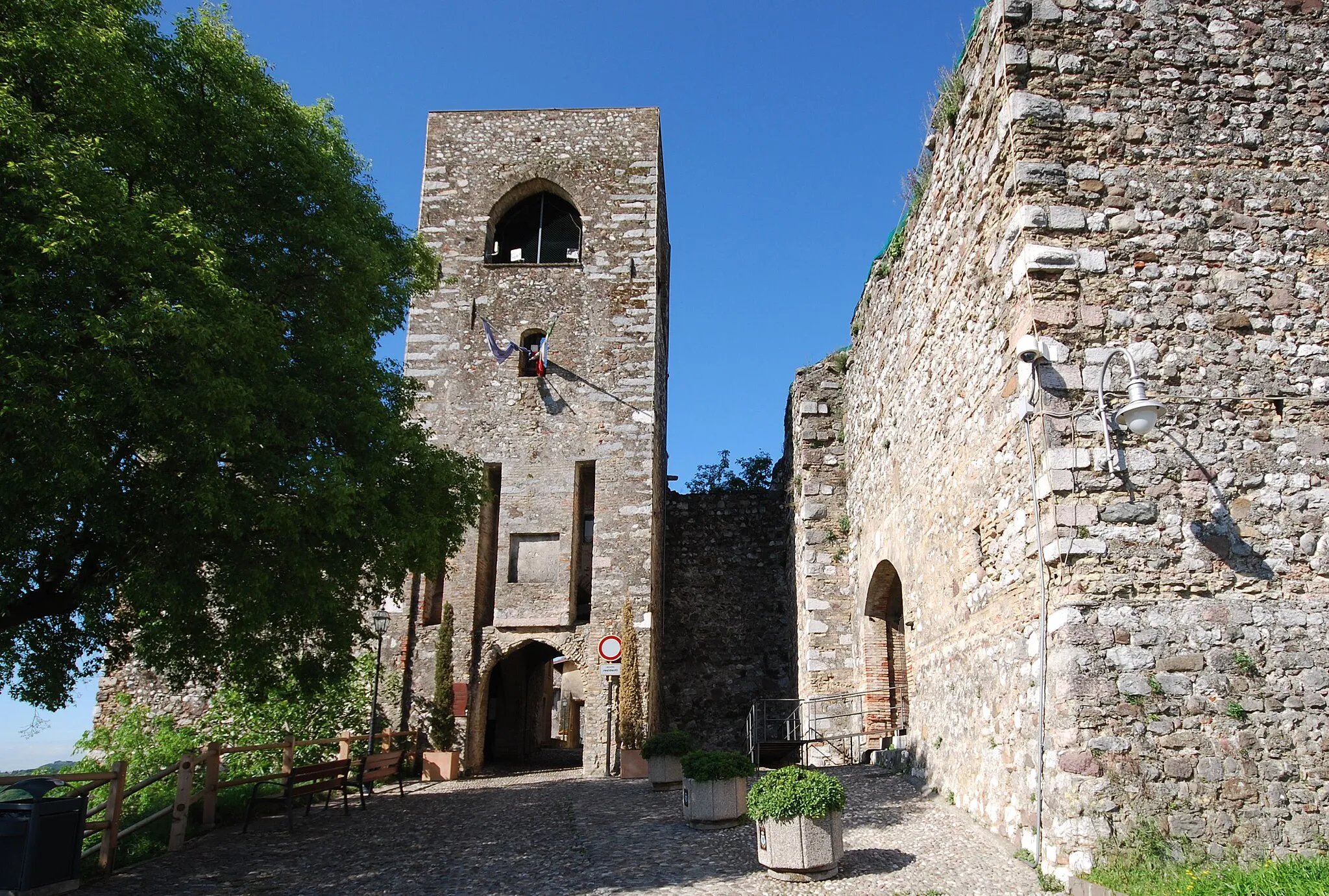 Photo showing: Padenghe sul Garda, entrata del castello.