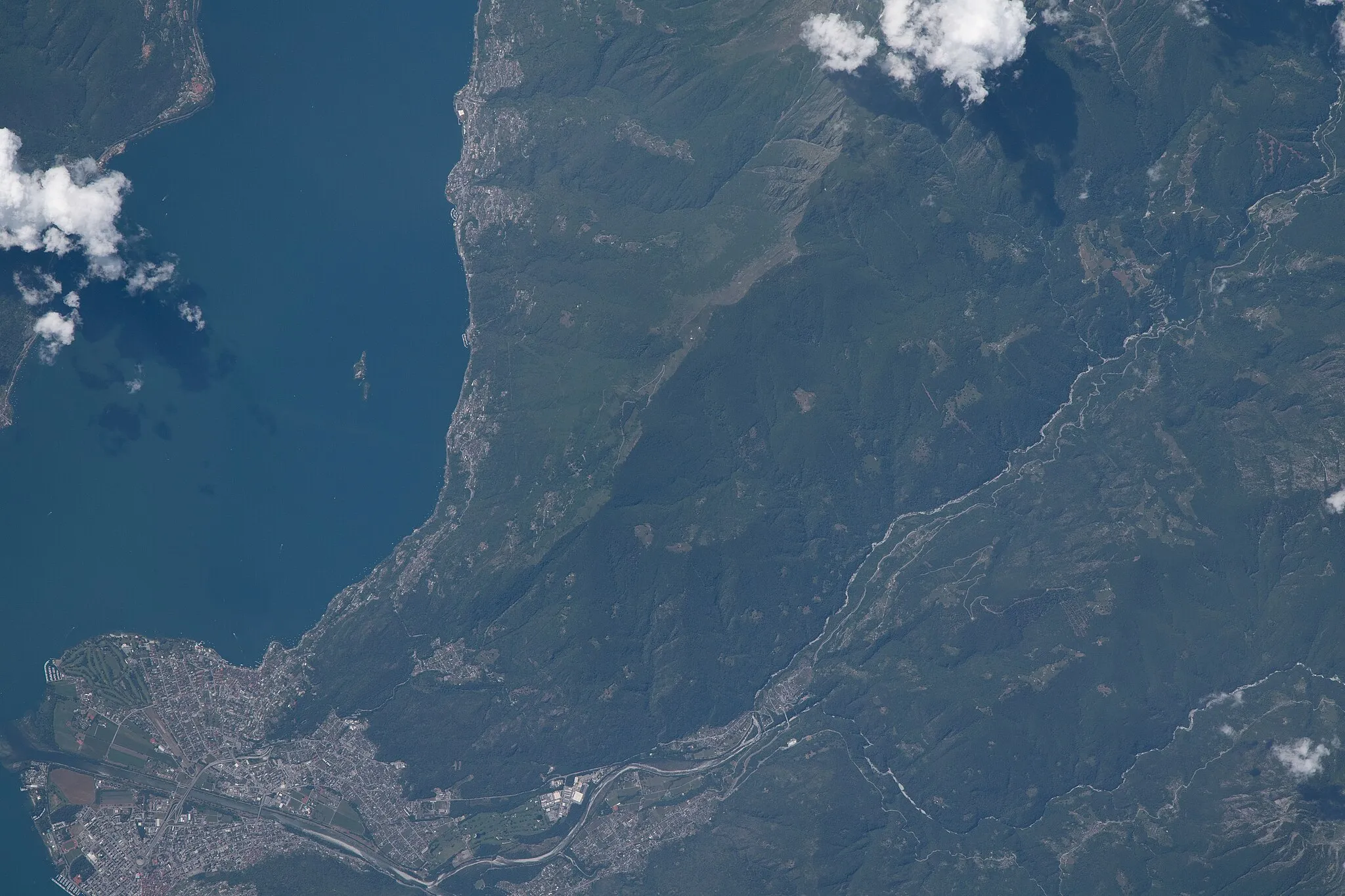 Photo showing: View of Earth taken during ISS Expedition 65.