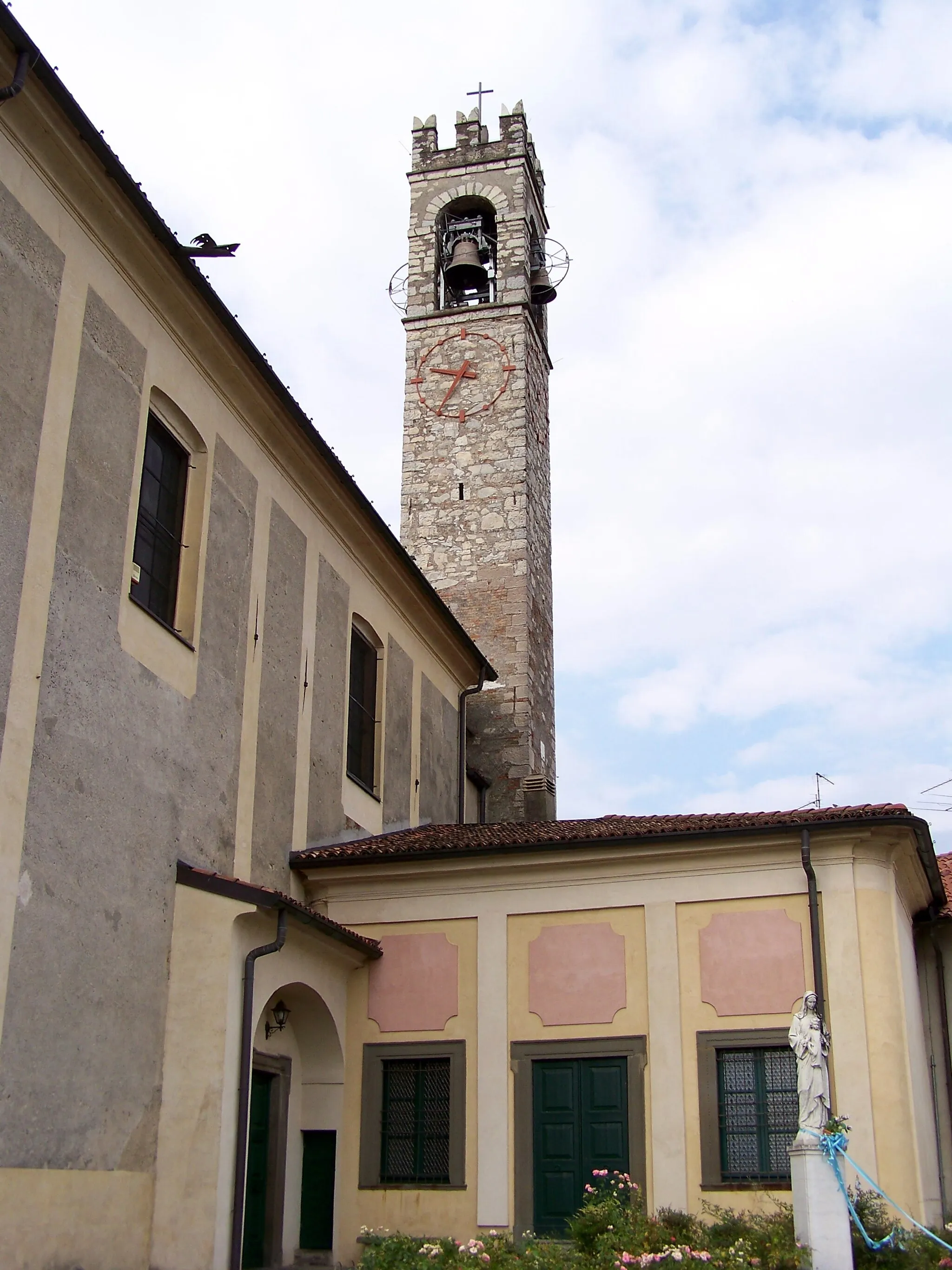 Photo showing: La torre campanaria della chiesa di Sant'Arcangelo a Calino.