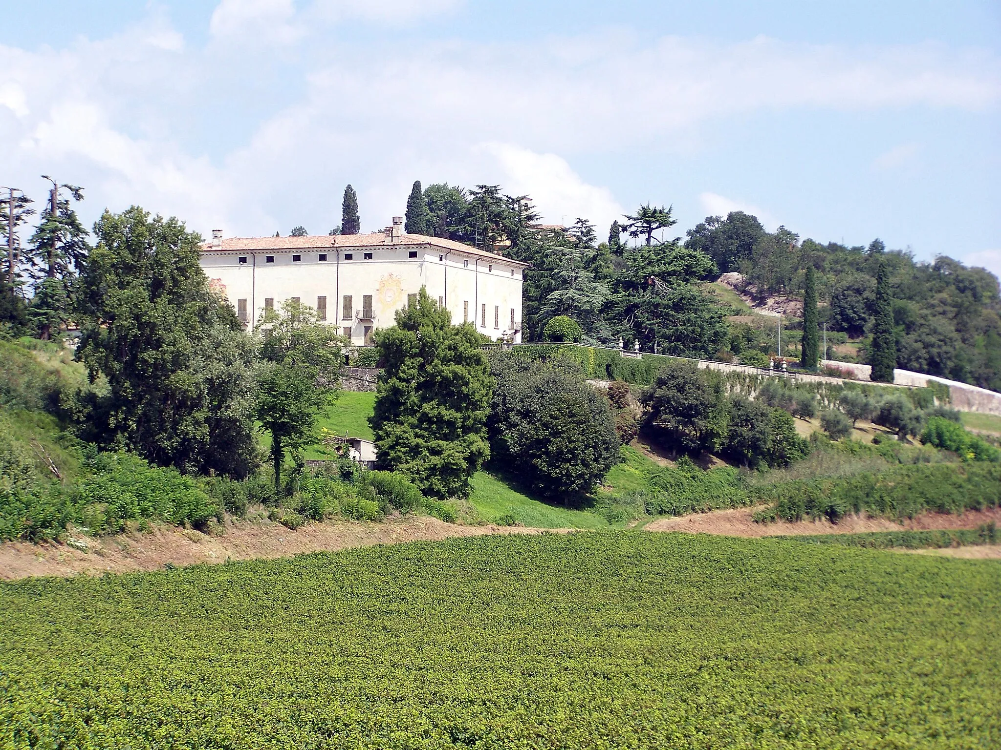 Photo showing: Palazzo Calini, particolare dell'edificio principale e del giardino degradante la collina.