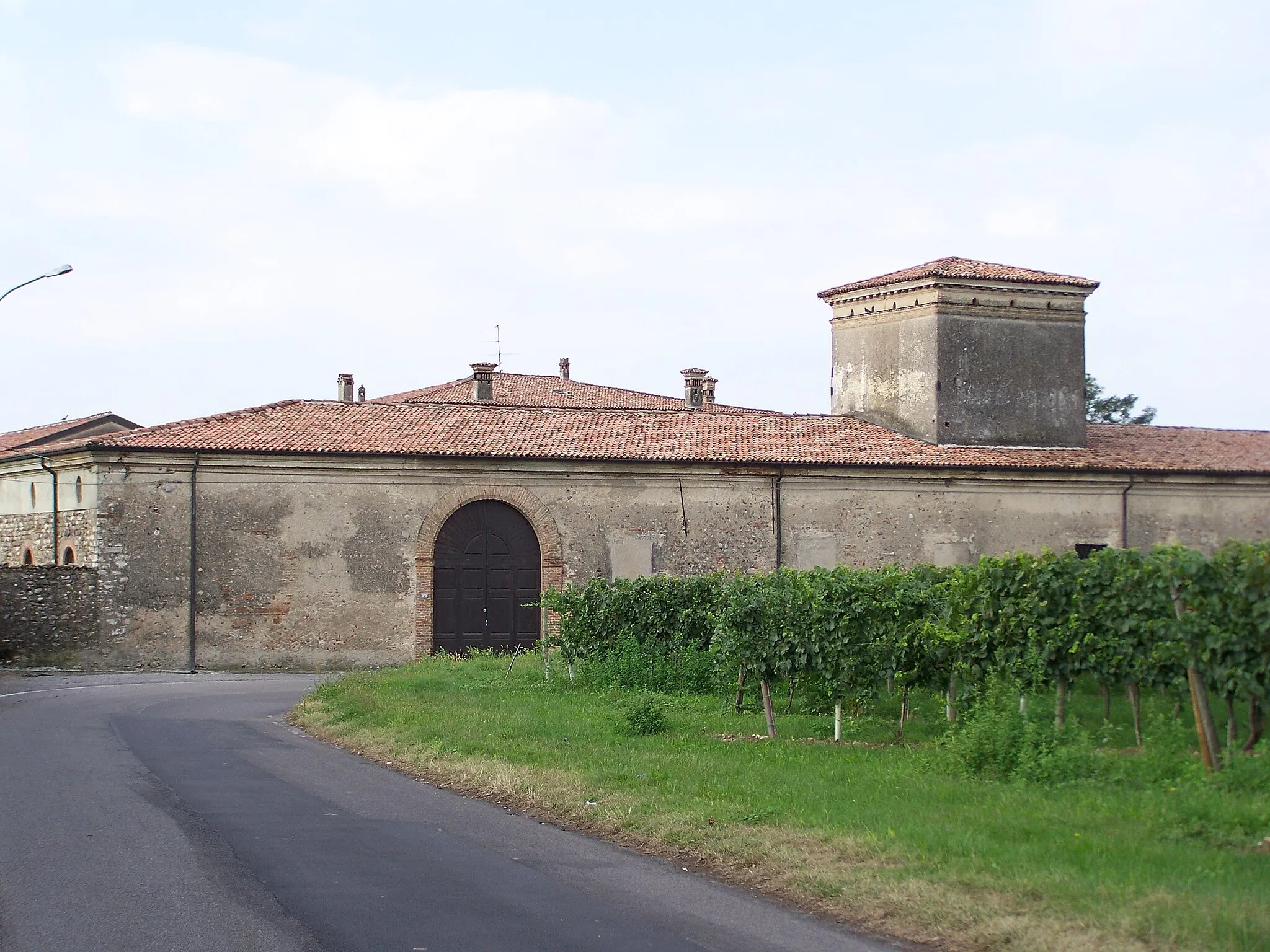 Photo showing: L'ingresso al porticato settentrionale del complesso di Palazzo Calini-Maggi a Calino.