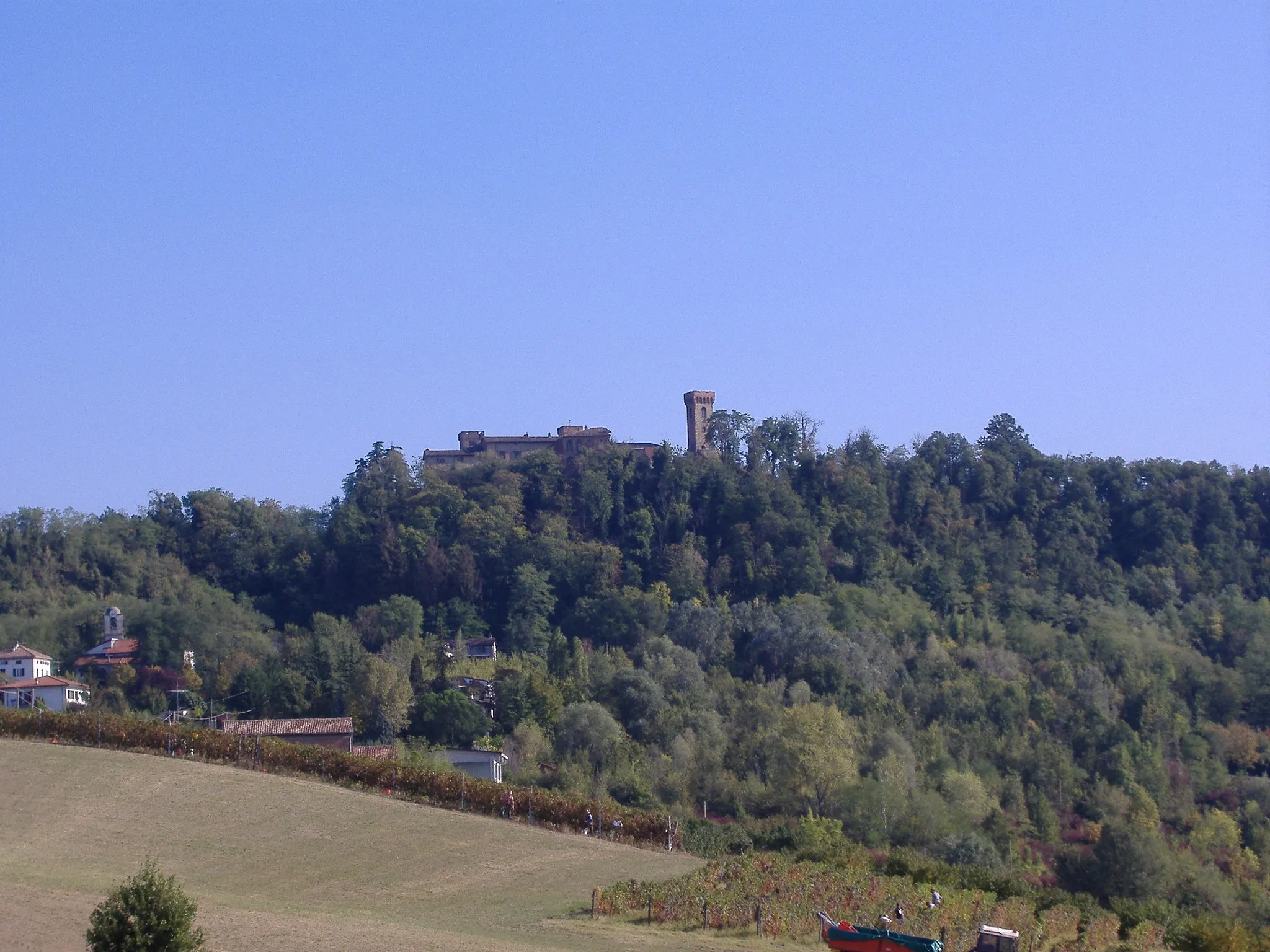 Photo showing: Il castello di Pozzol Groppo visto dal cimitero
