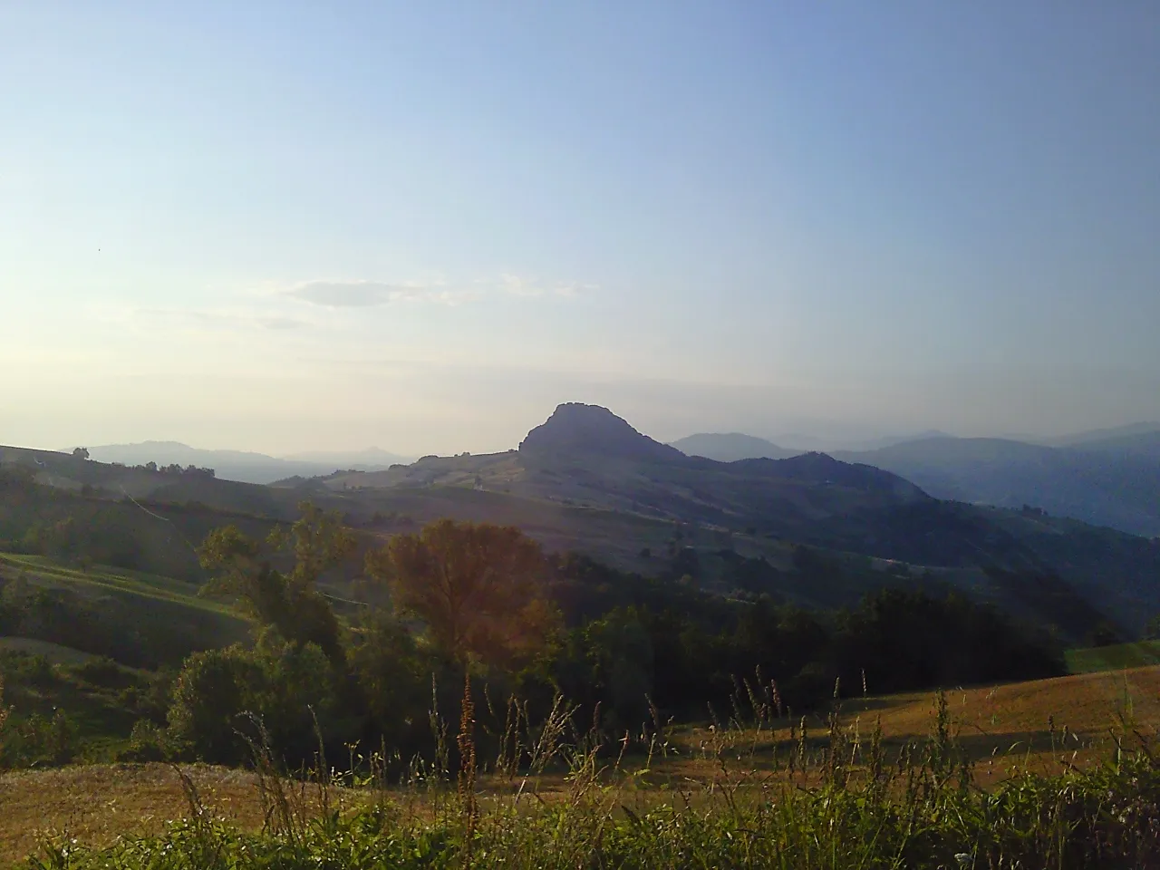 Photo showing: Pietra Parcellara, alba.