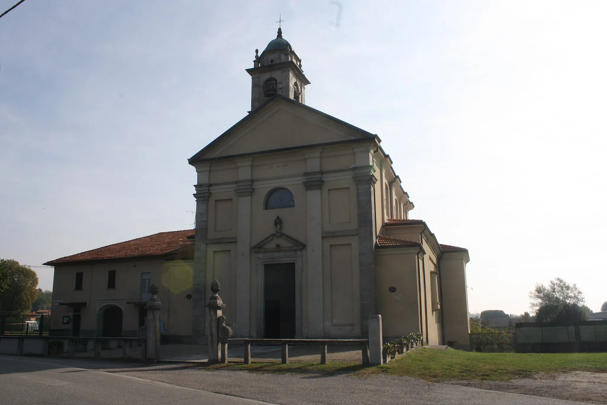 Photo showing: La chiesa dei Santi Pietro e Paolo a Quinzano San Pietro, frazione di Sumirago.