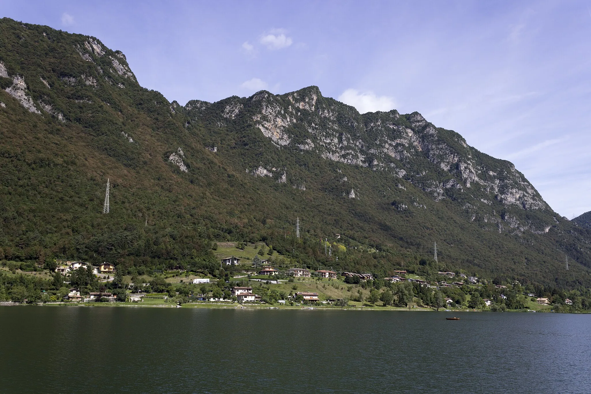 Photo showing: View on Tre Capitelli from lake Idro.