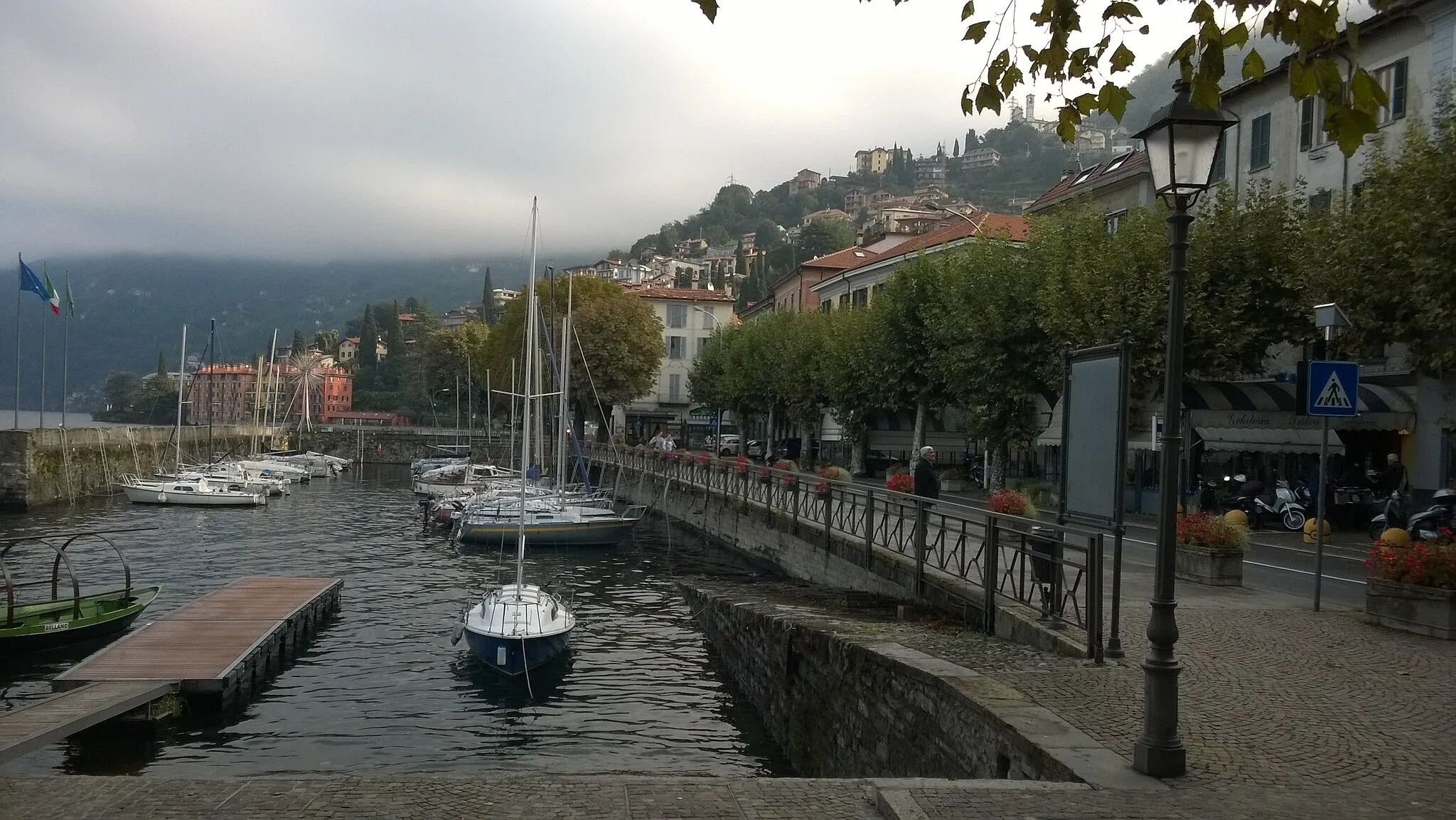 Photo showing: Il porticciolo di Bellano, sulla costa orientale del lago di Como